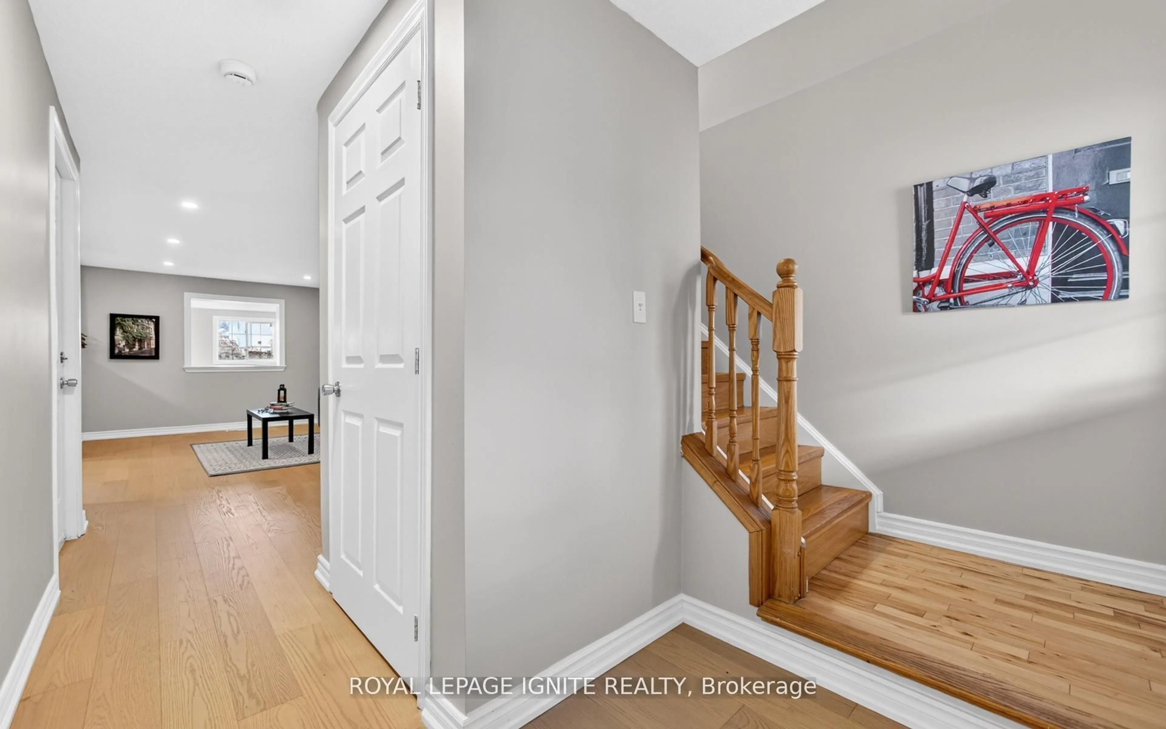 Indoor entryway for 30 Bridlewreath St, Kitchener Ontario N2E 3V5