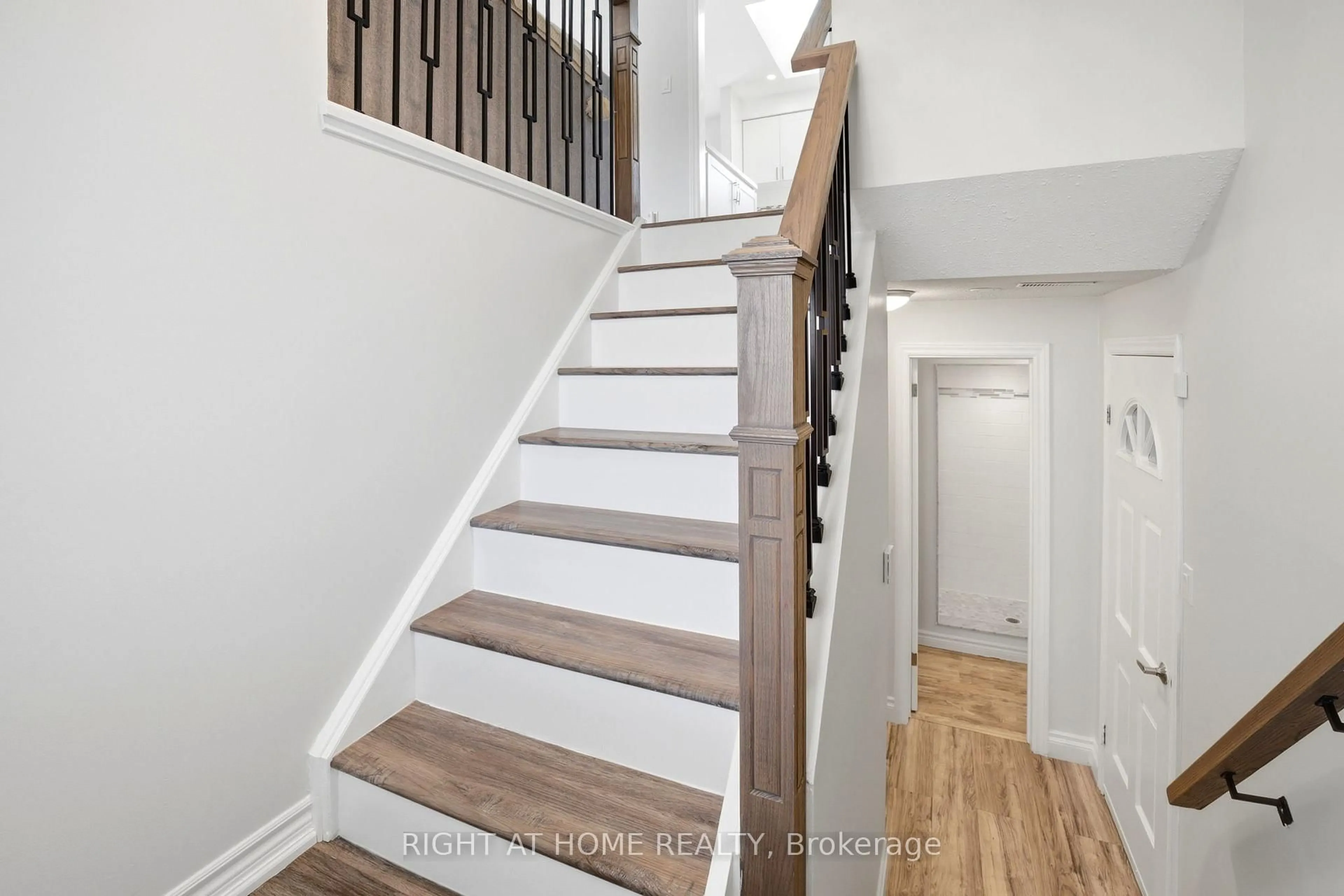 Stairs for 602 WILLOW Rd, Guelph Ontario N1H 7M5