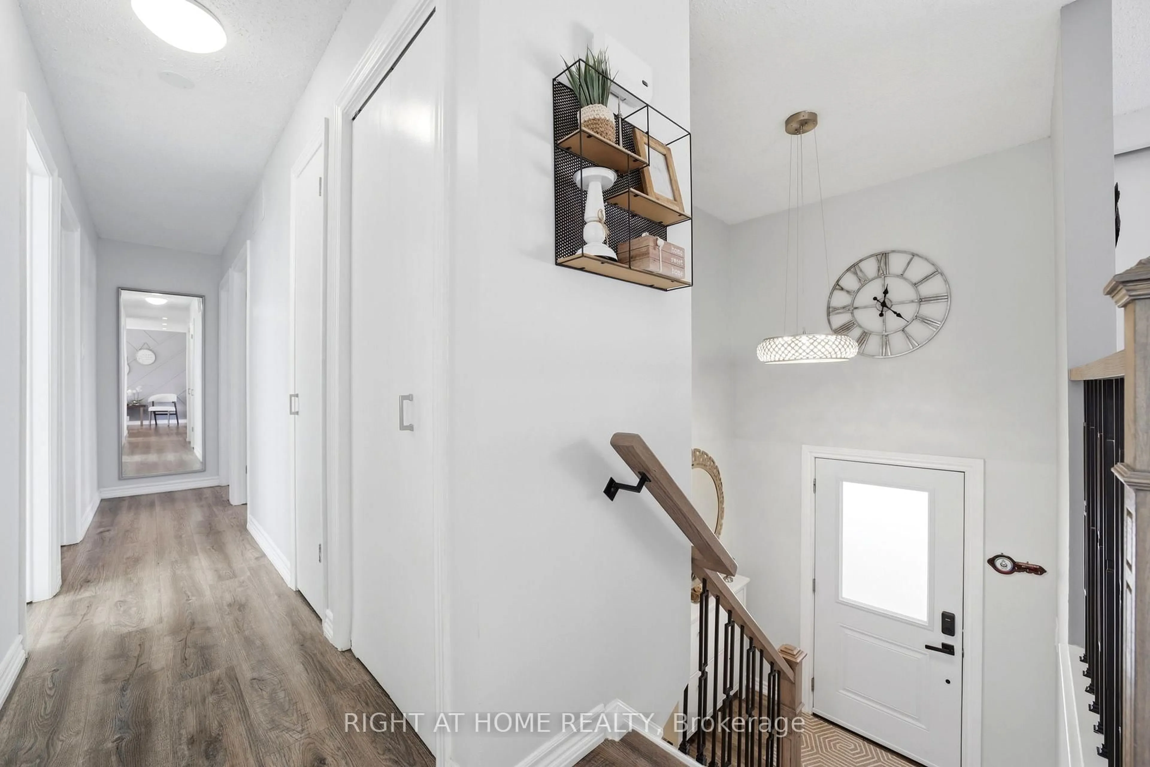 Indoor entryway for 602 WILLOW Rd, Guelph Ontario N1H 7M5