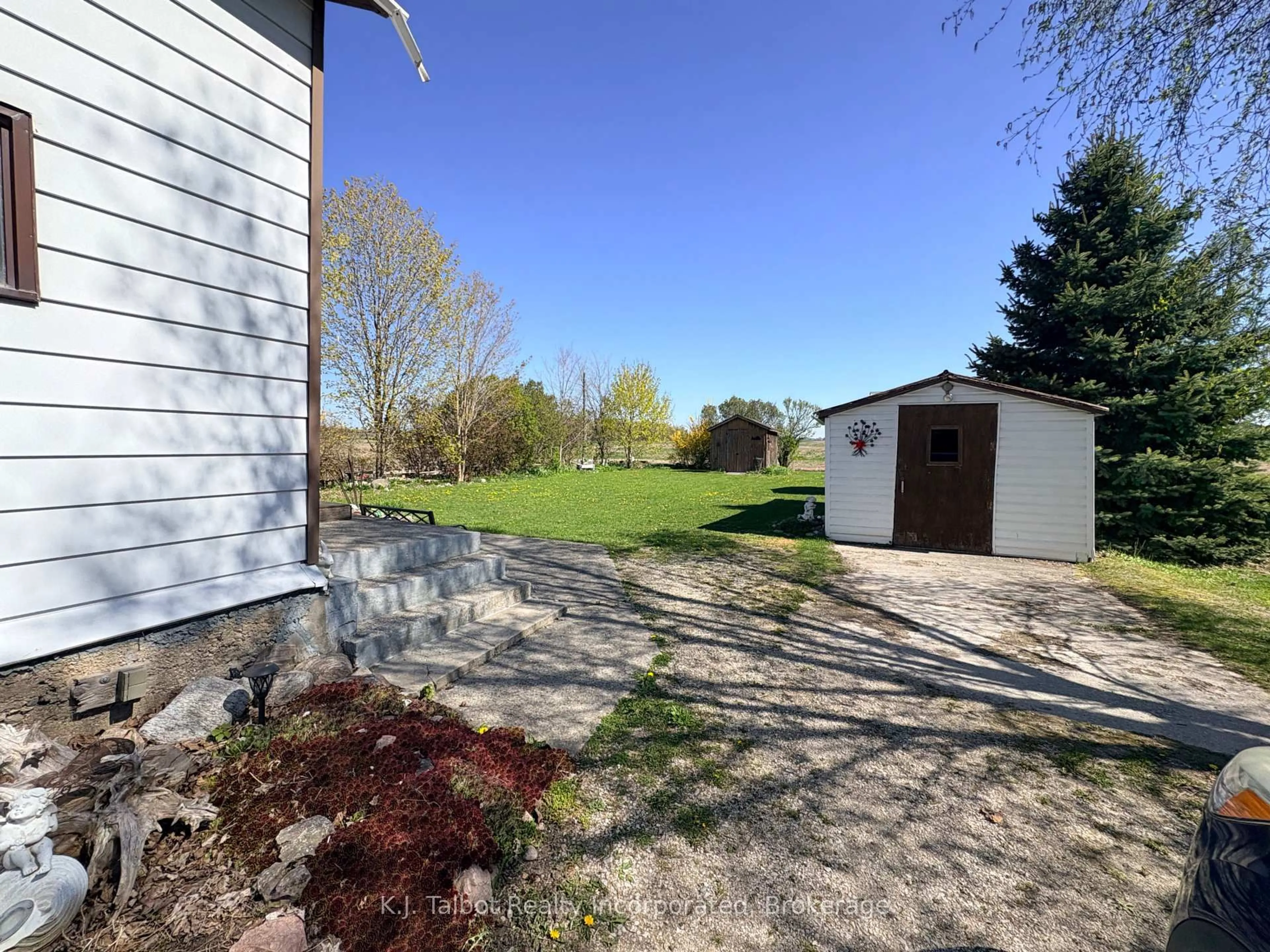 A pic from outside/outdoor area/front of a property/back of a property/a pic from drone, unknown for 32 Albert St, Ashfield-Colborne-Wawanosh Ontario N0M 1R0