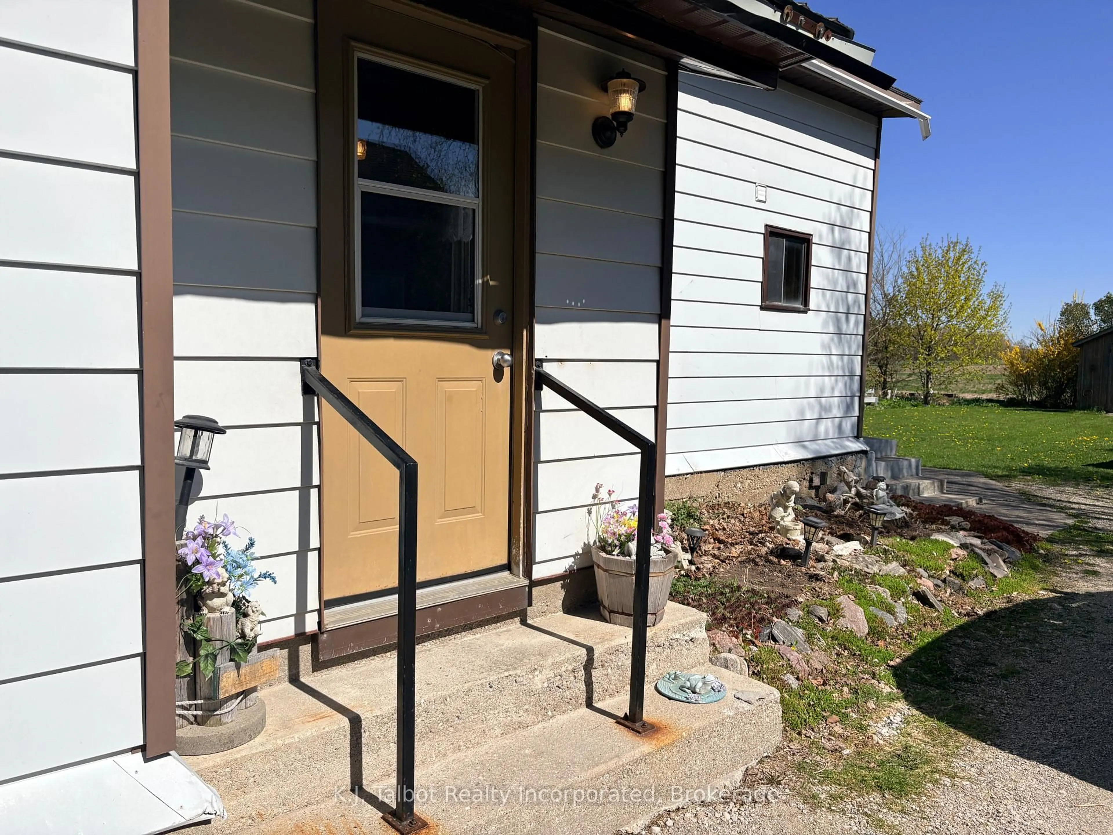 Unknown for 32 Albert St, Ashfield-Colborne-Wawanosh Ontario N0M 1R0