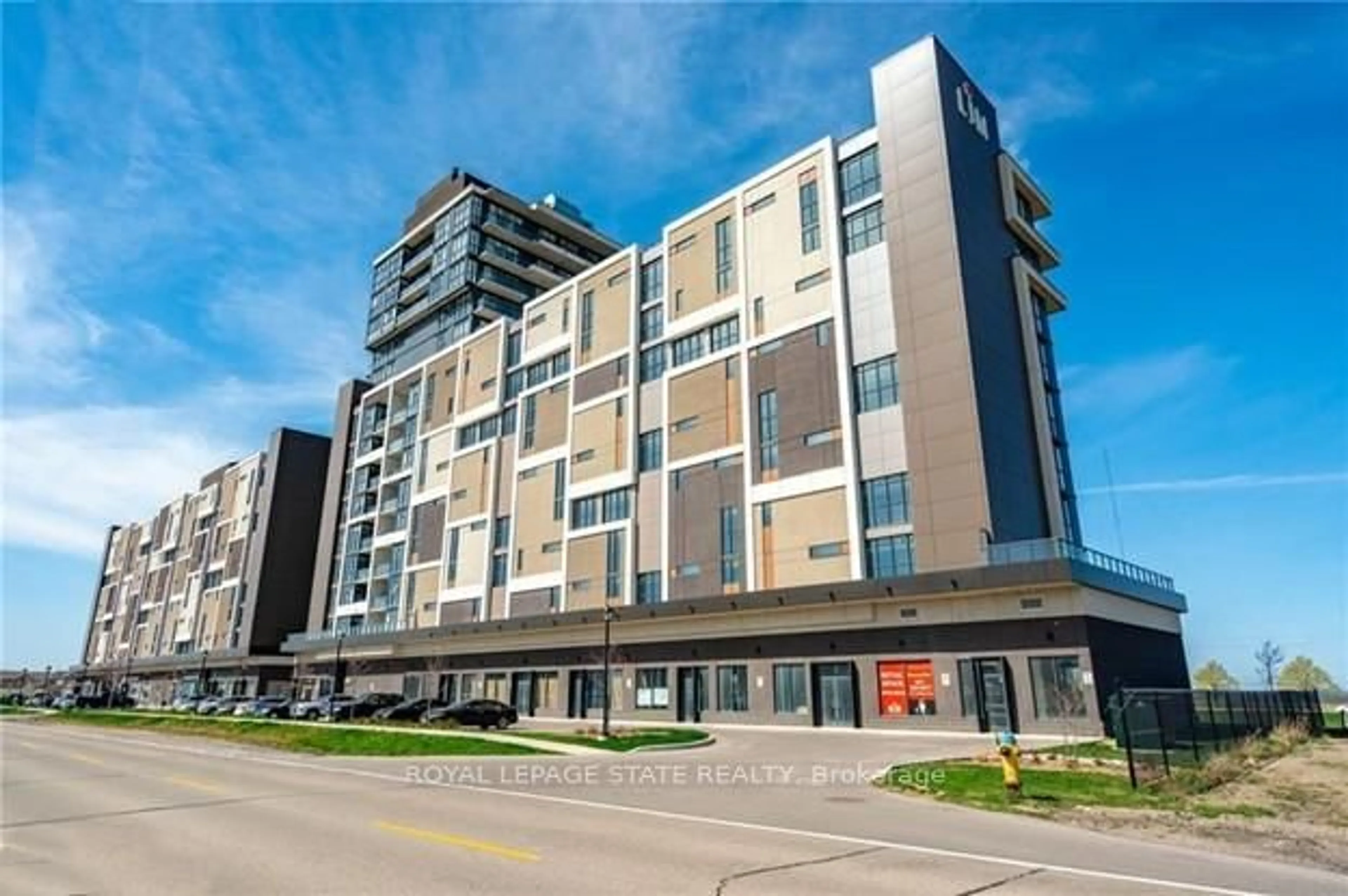 Patio, building for 550 North Service Rd #905, Grimsby Ontario L3M 0H9