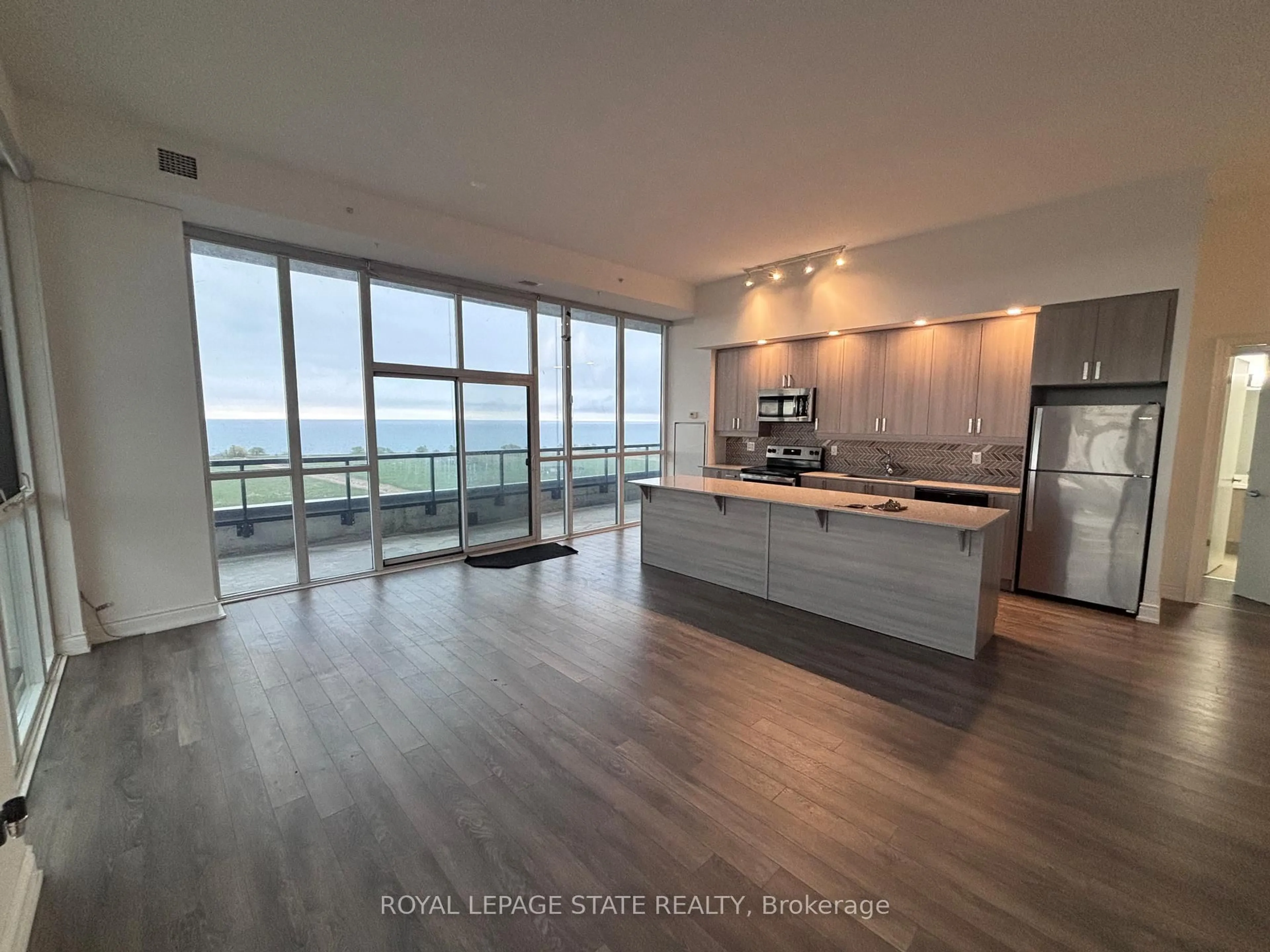 Open concept kitchen, unknown for 550 North Service Rd #905, Grimsby Ontario L3M 0H9