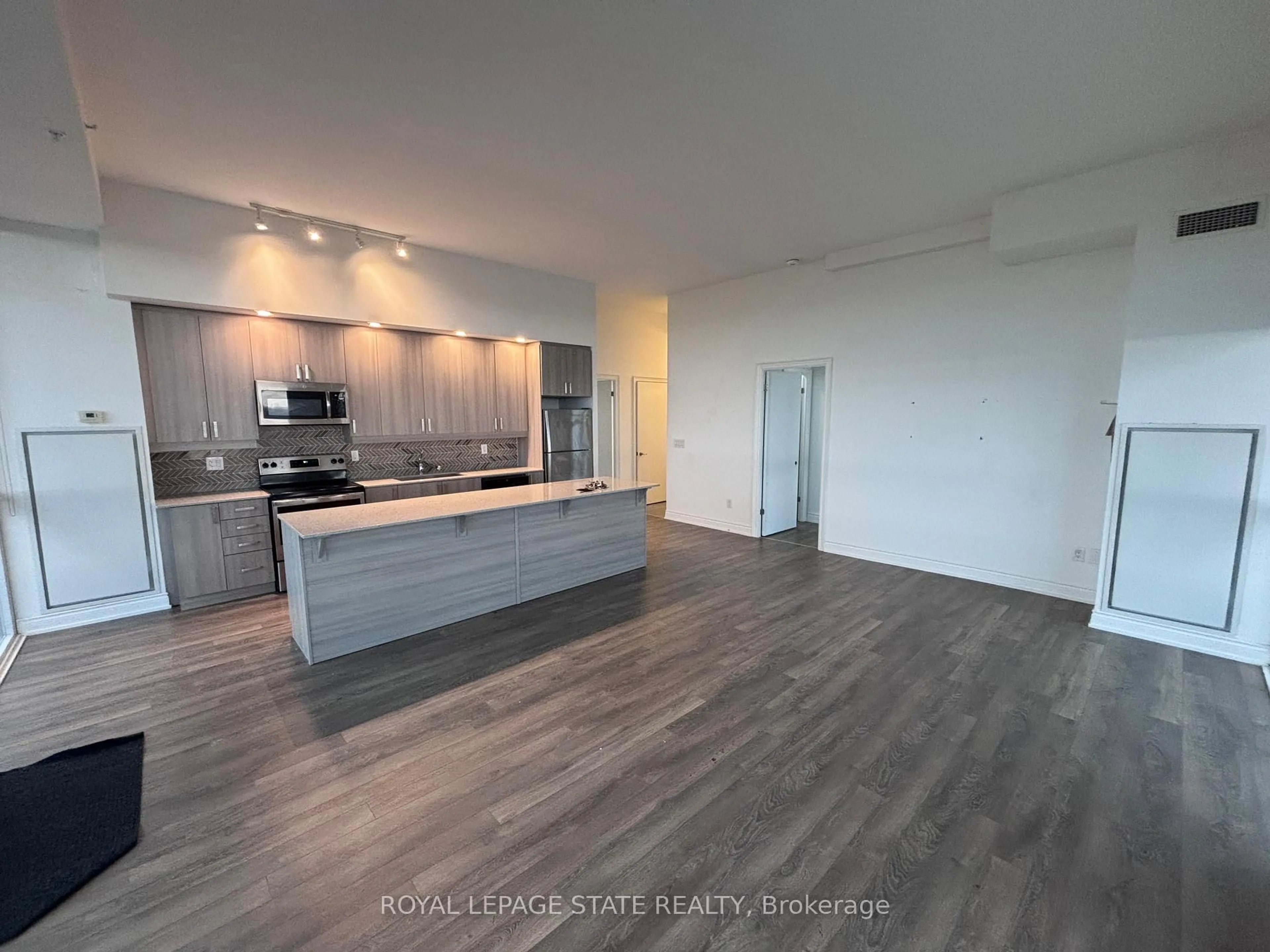 Open concept kitchen, unknown for 550 North Service Rd #905, Grimsby Ontario L3M 0H9