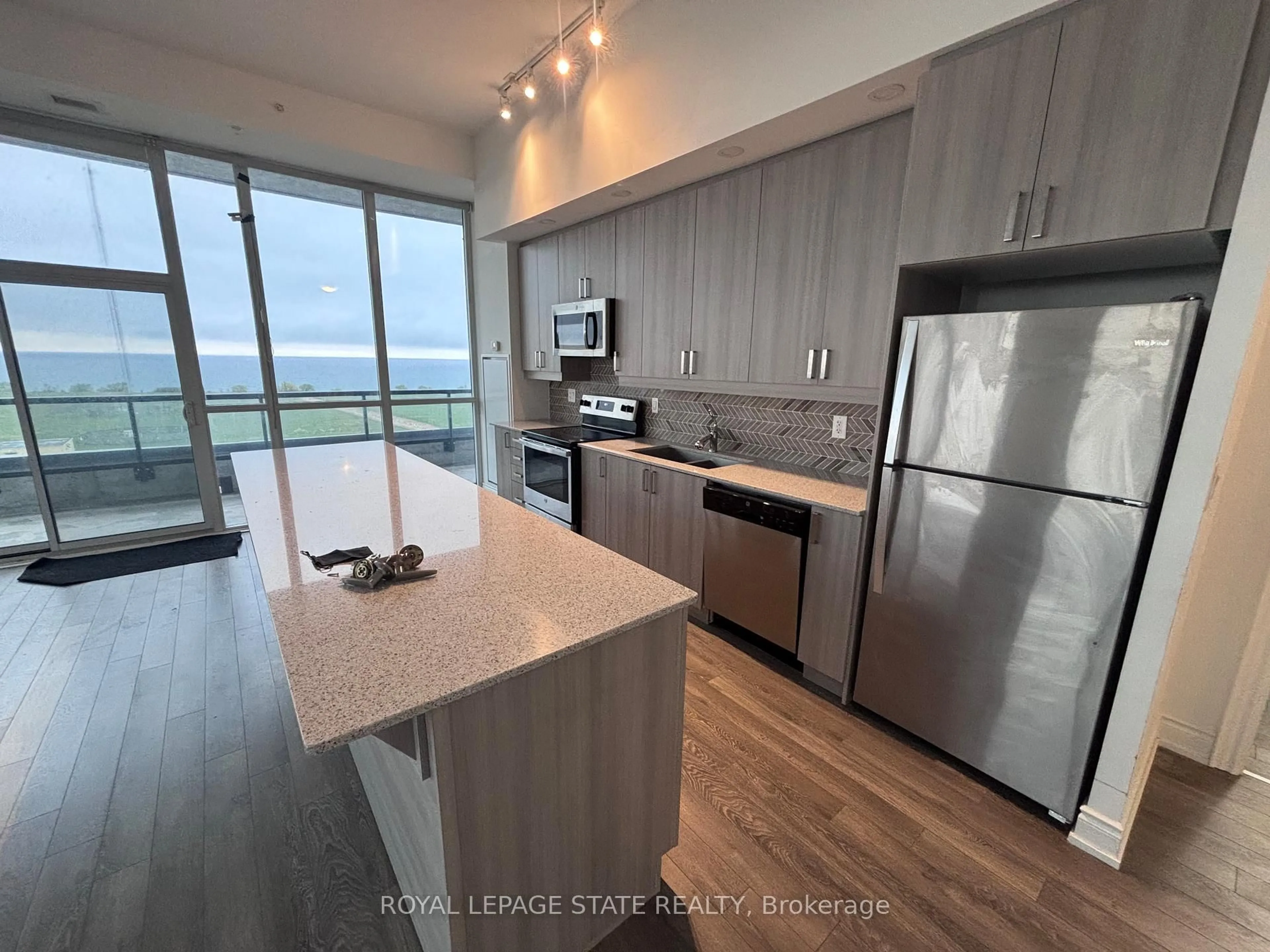 Open concept kitchen, unknown for 550 North Service Rd #905, Grimsby Ontario L3M 0H9