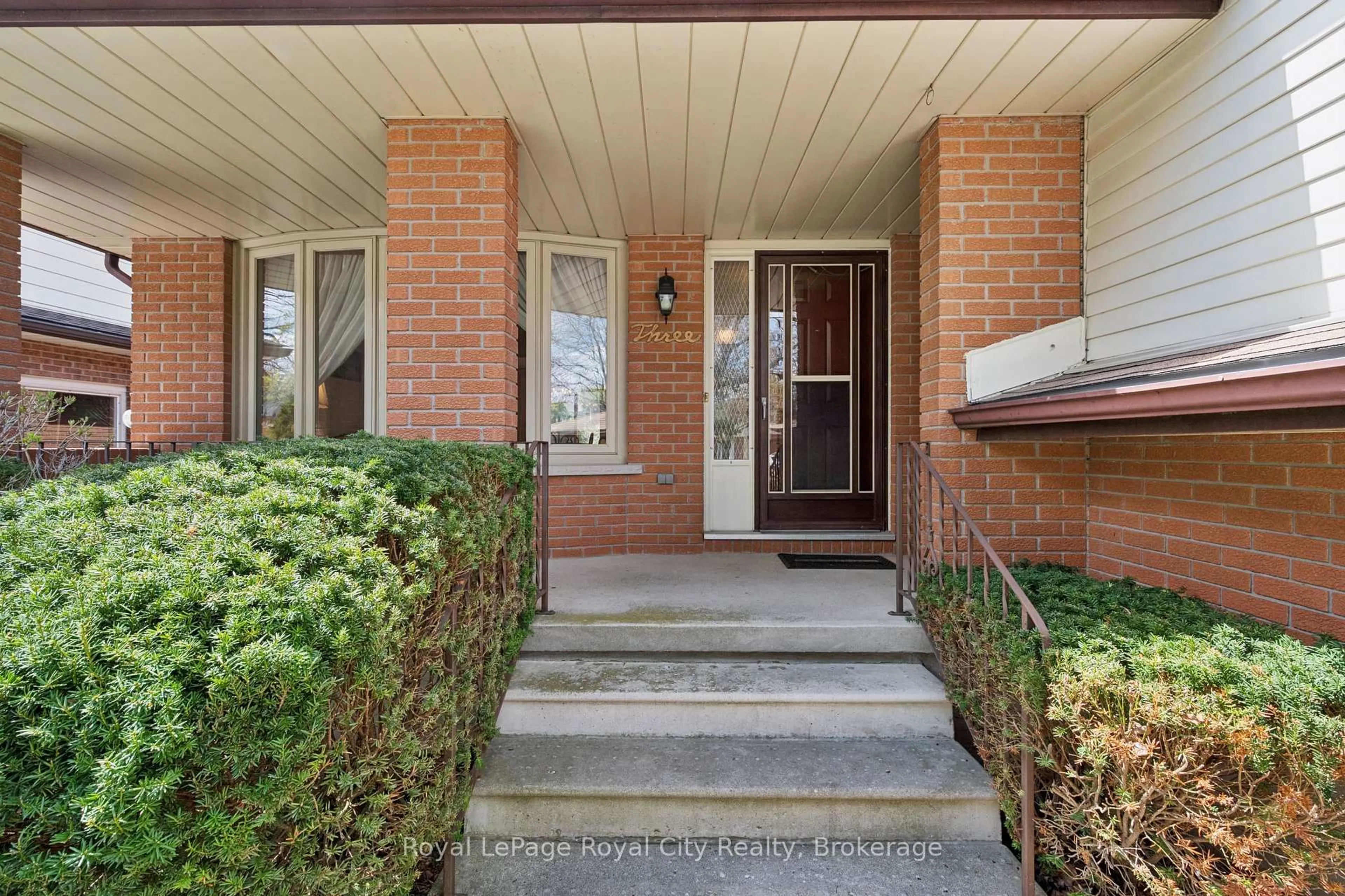 Unknown for 3 Cabot Crt, Guelph Ontario N1G 3E4