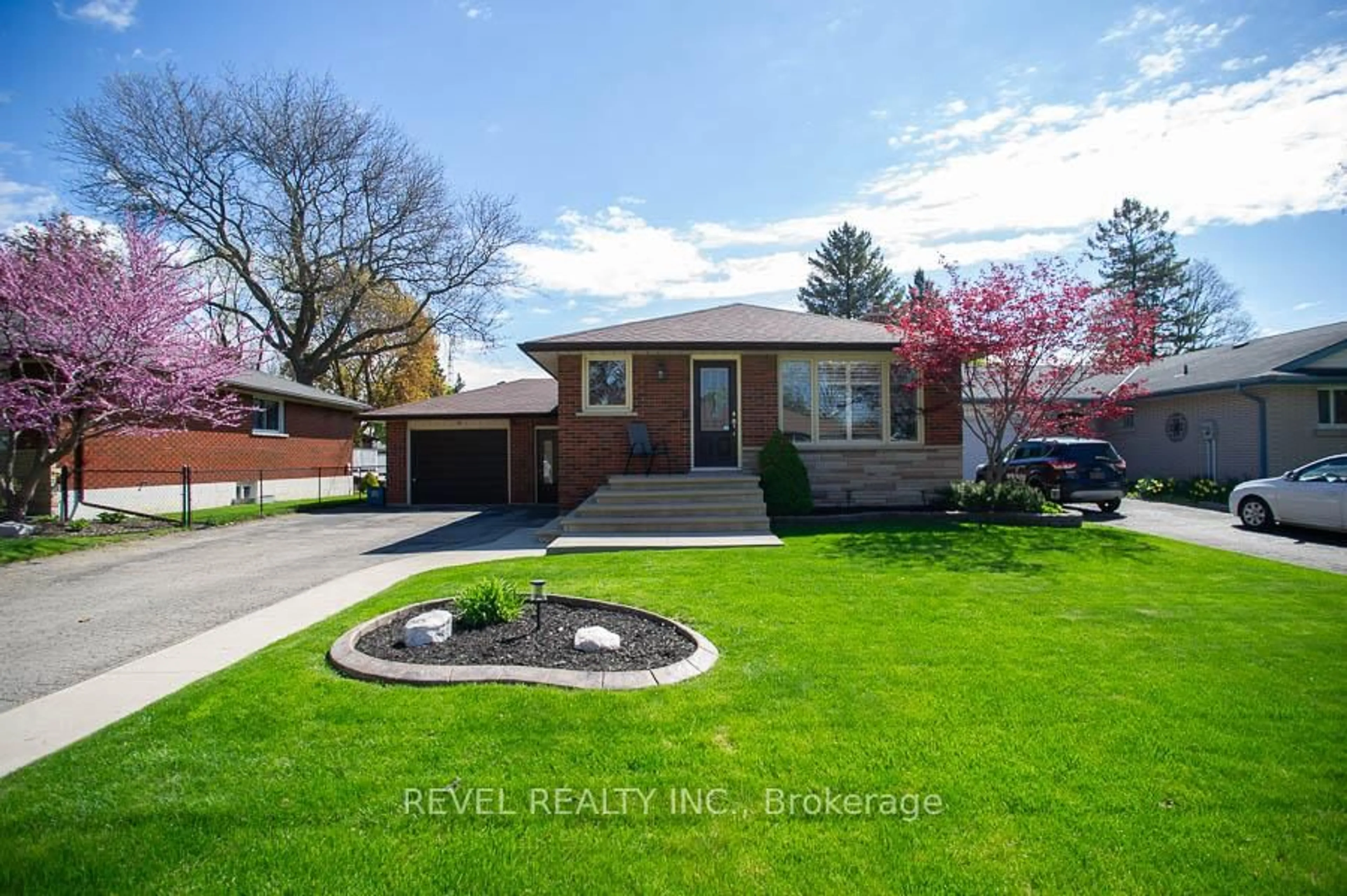 Home with brick exterior material, street for 59 Wiltshire Dr, Brantford Ontario N3R 5B1