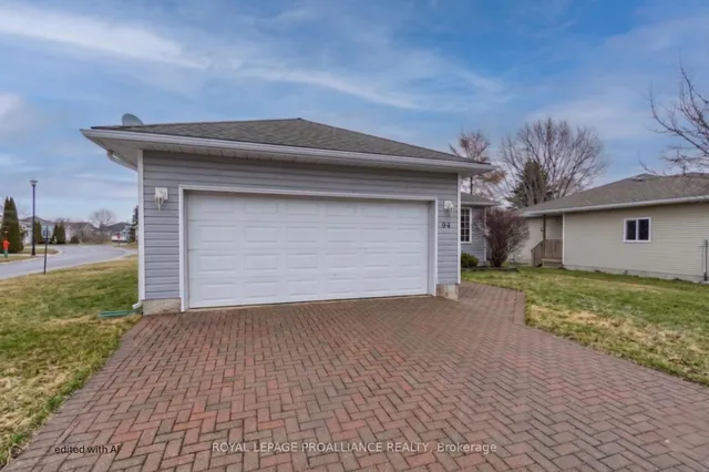 94 Sandbanks Crt, Prince Edward County 2