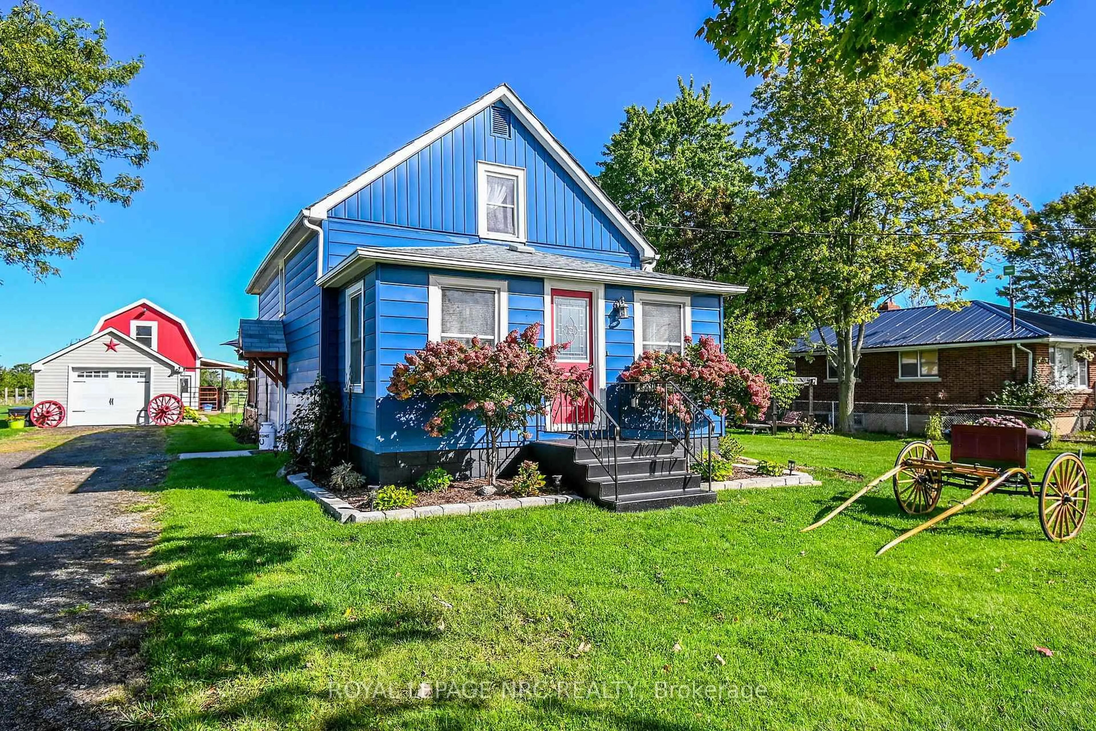 Home with vinyl exterior material, street for 3636 Bowen Rd, Fort Erie Ontario L0S 1S0