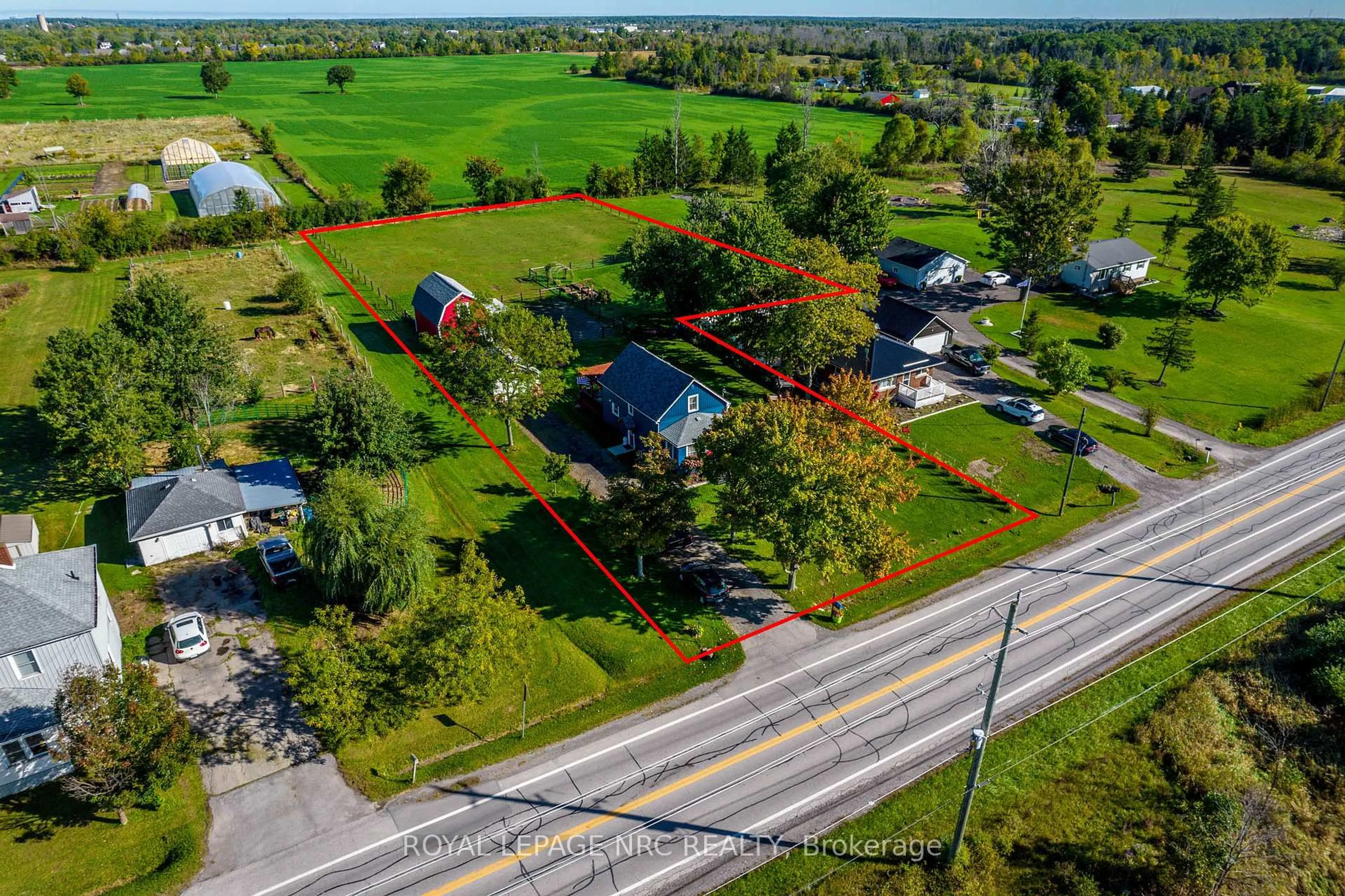 A pic from outside/outdoor area/front of a property/back of a property/a pic from drone, street for 3636 Bowen Rd, Fort Erie Ontario L0S 1S0