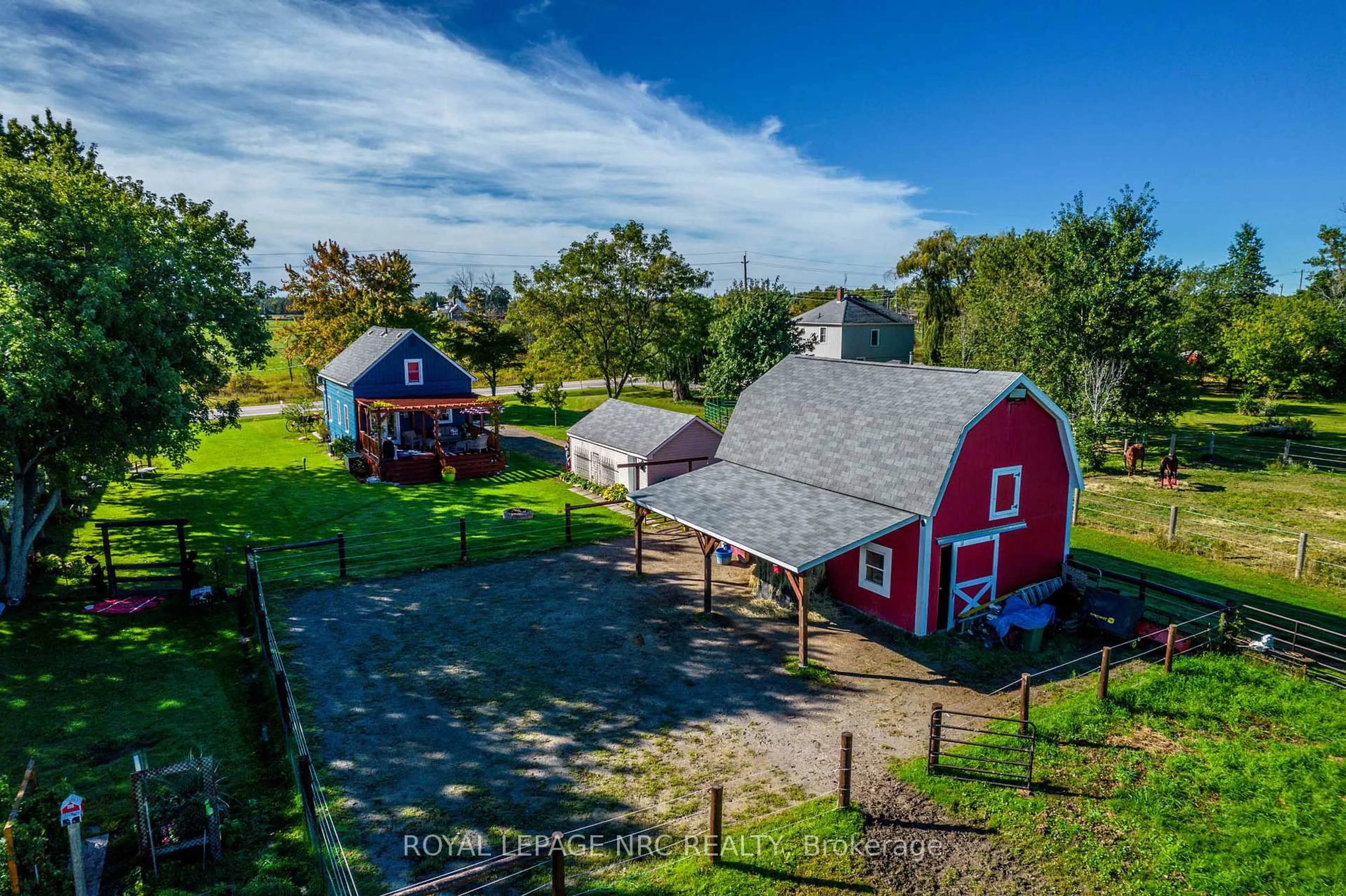 A pic from outside/outdoor area/front of a property/back of a property/a pic from drone, unknown for 3636 Bowen Rd, Fort Erie Ontario L0S 1S0