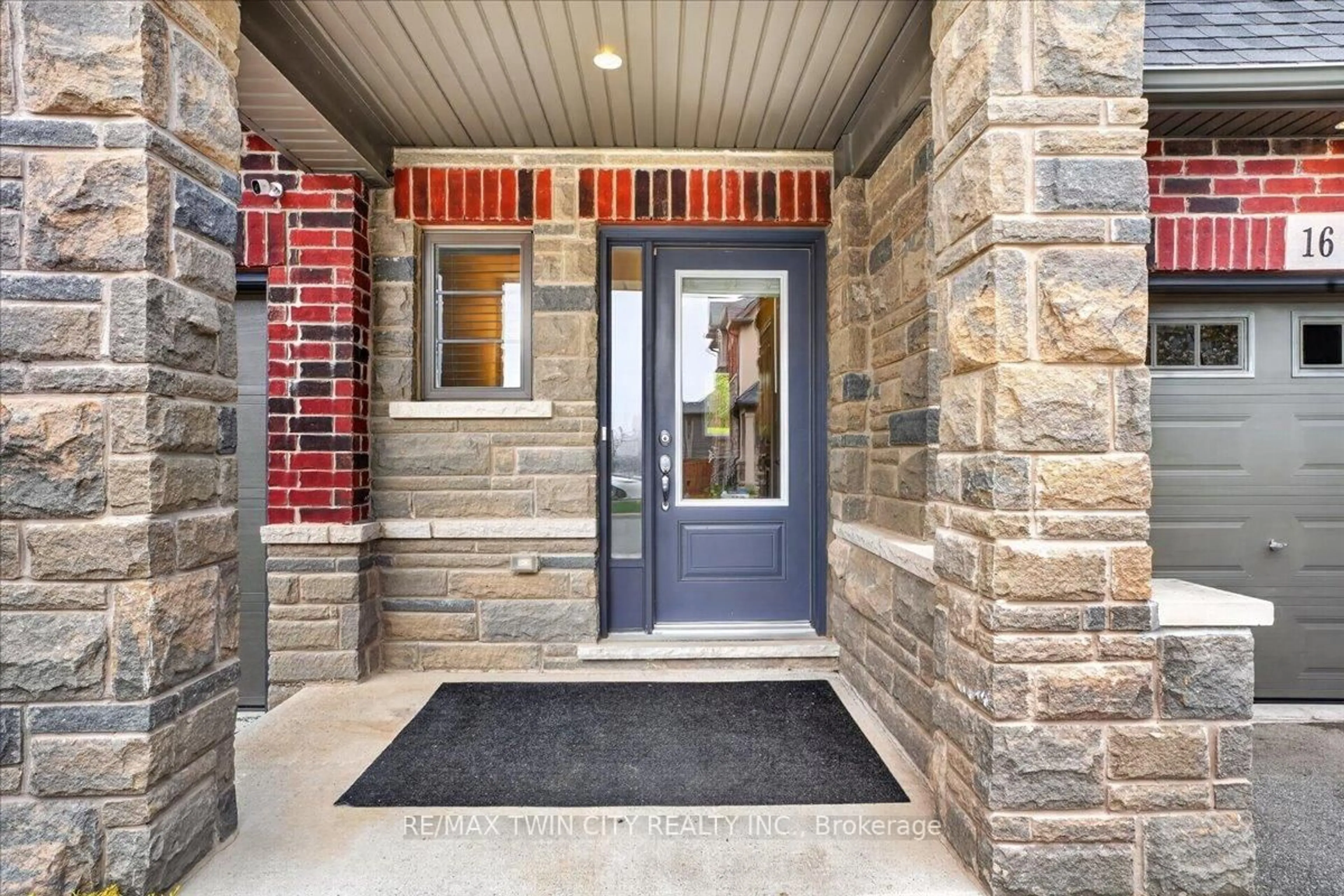 Indoor entryway for 324 Equestrian Way #16, Cambridge Ontario N3E 0E2