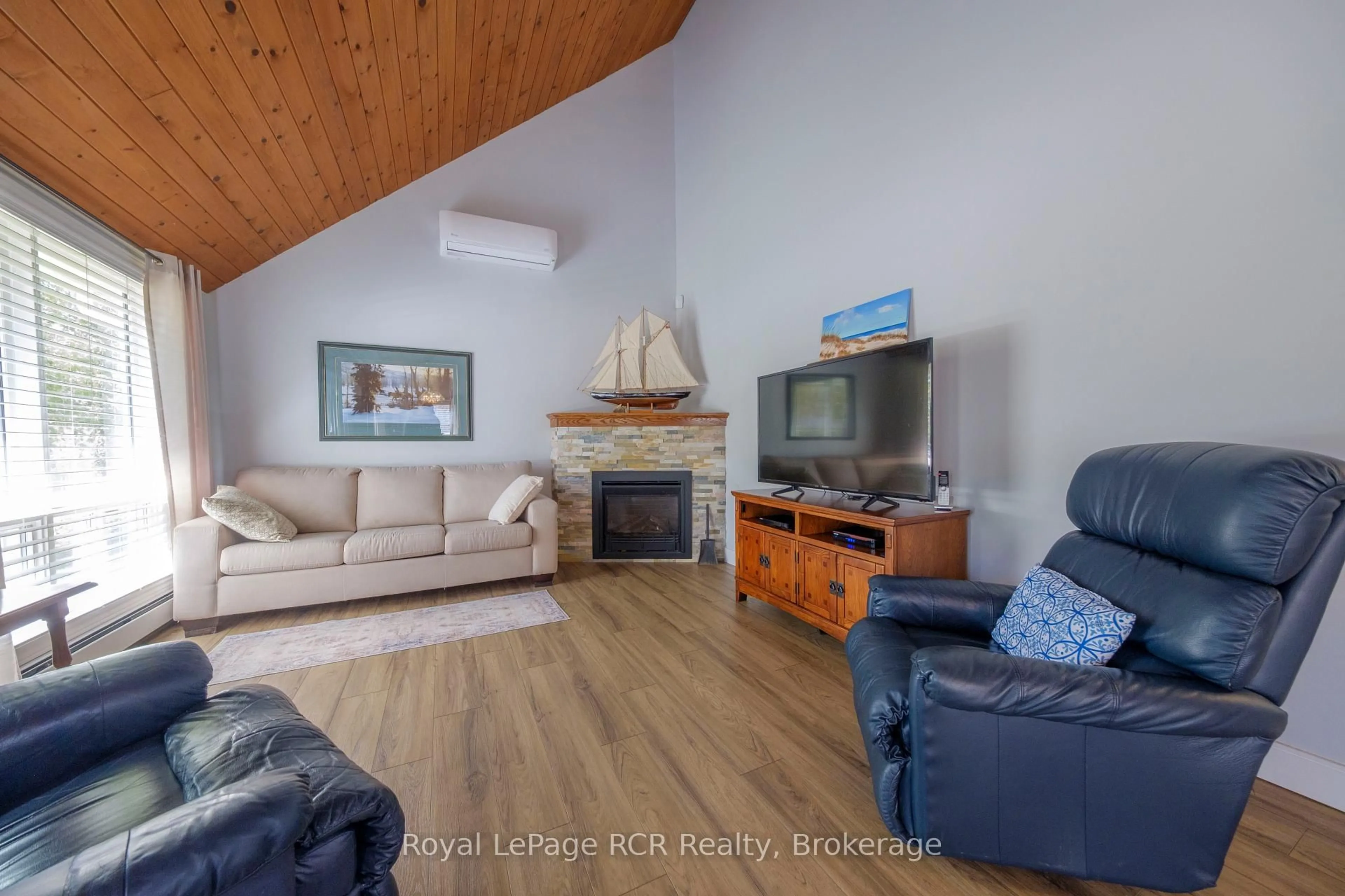 Living room with furniture, unknown for 14 Whippoorwill Lane, Kincardine Ontario N2Z 2X6