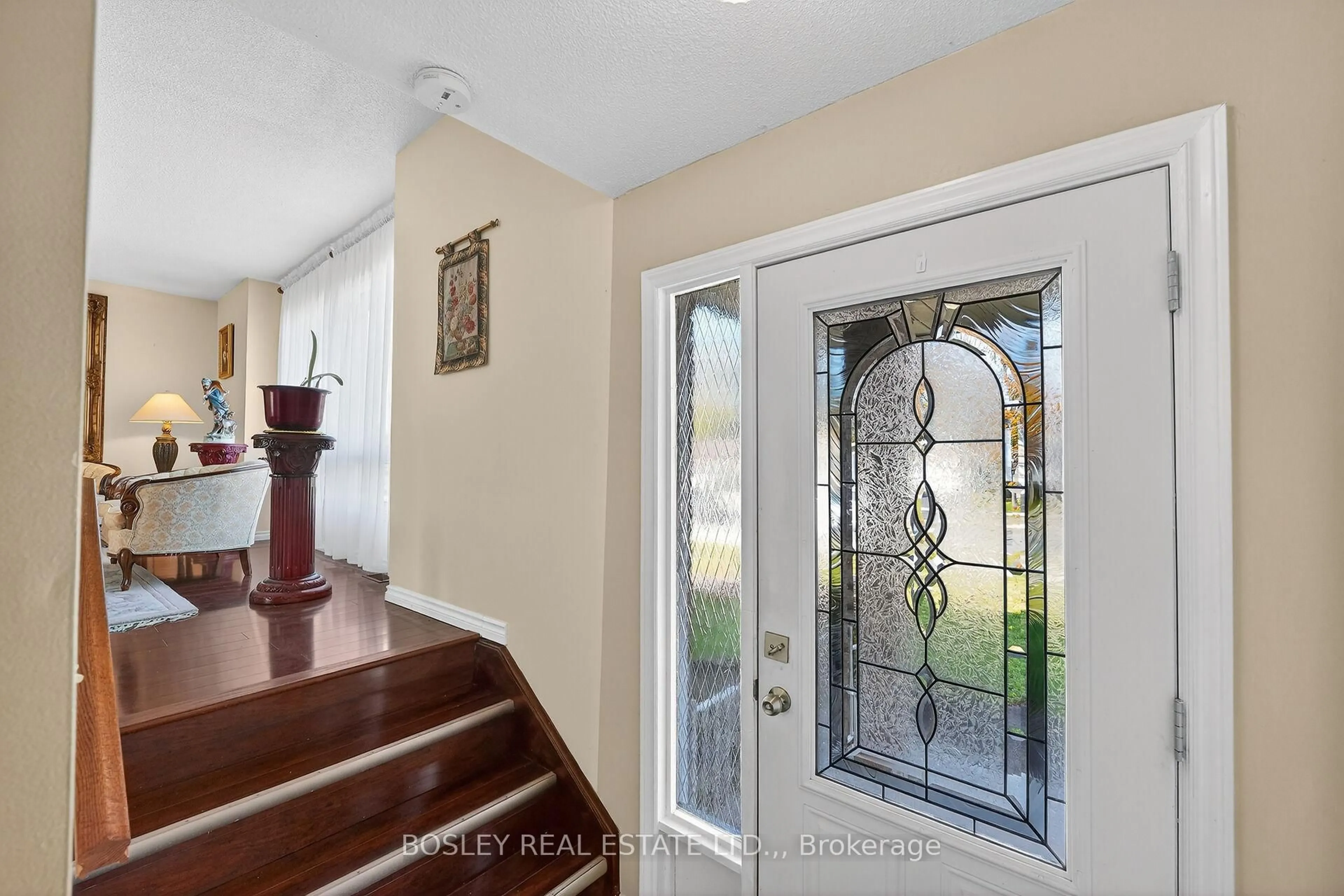 Indoor entryway for 3260 Harleyford Cres, Niagara Falls Ontario L2G 7K8