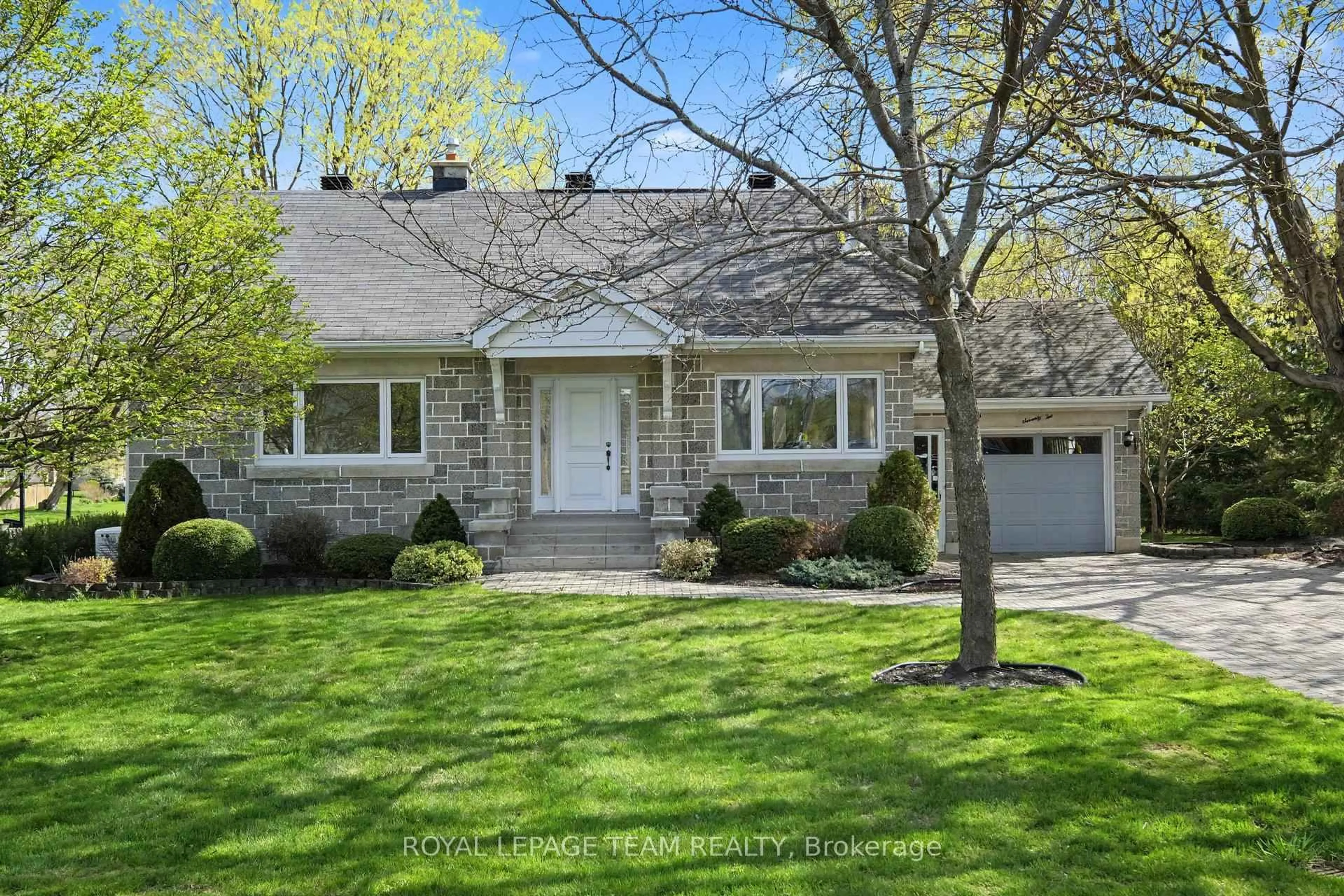 Home with vinyl exterior material, street for 72 Fowler St, Richmond Ontario K0A 2Z0