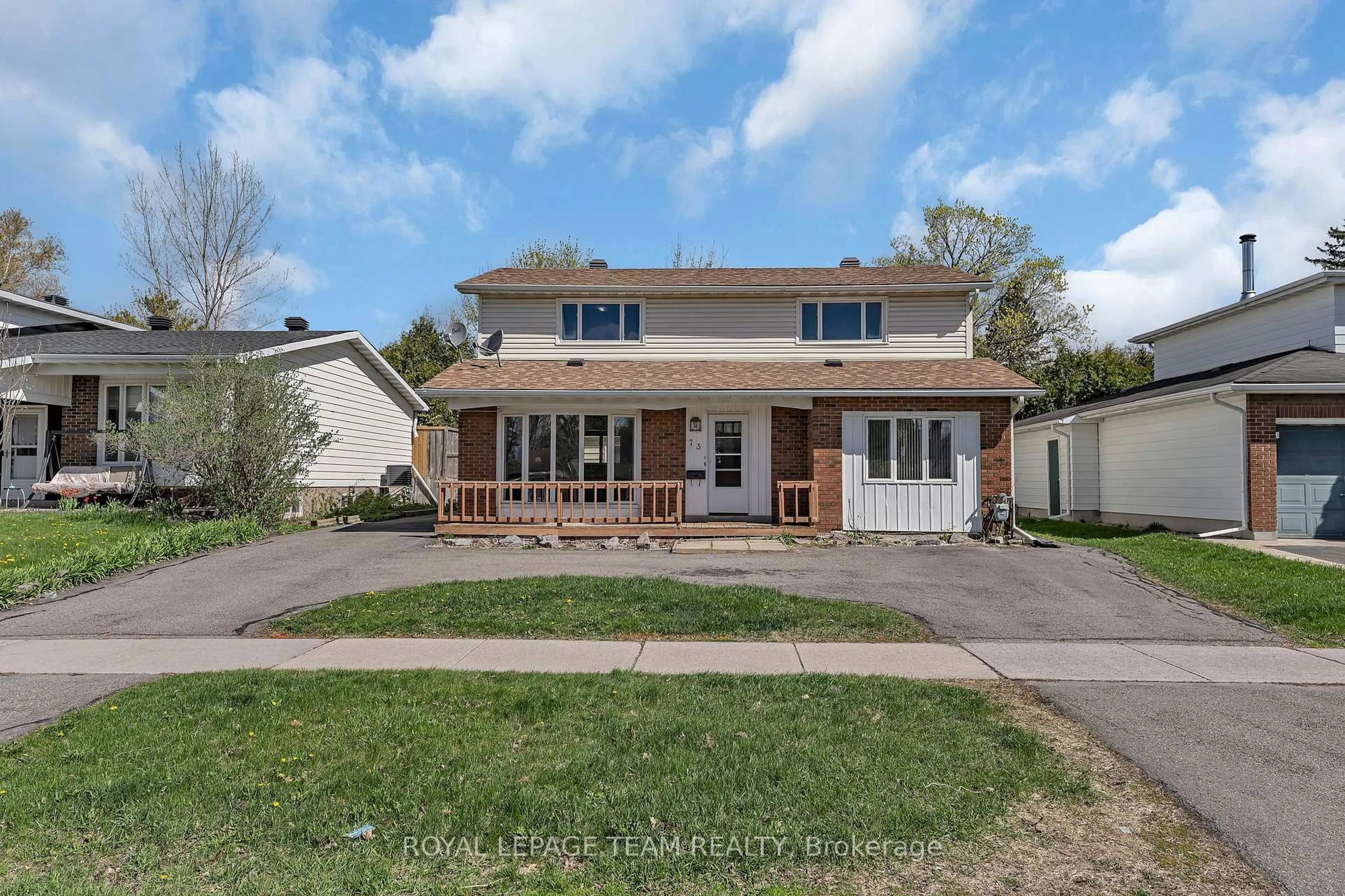A pic from outside/outdoor area/front of a property/back of a property/a pic from drone, street for 73 Southpark Dr, Ottawa Ontario K1B 3B5