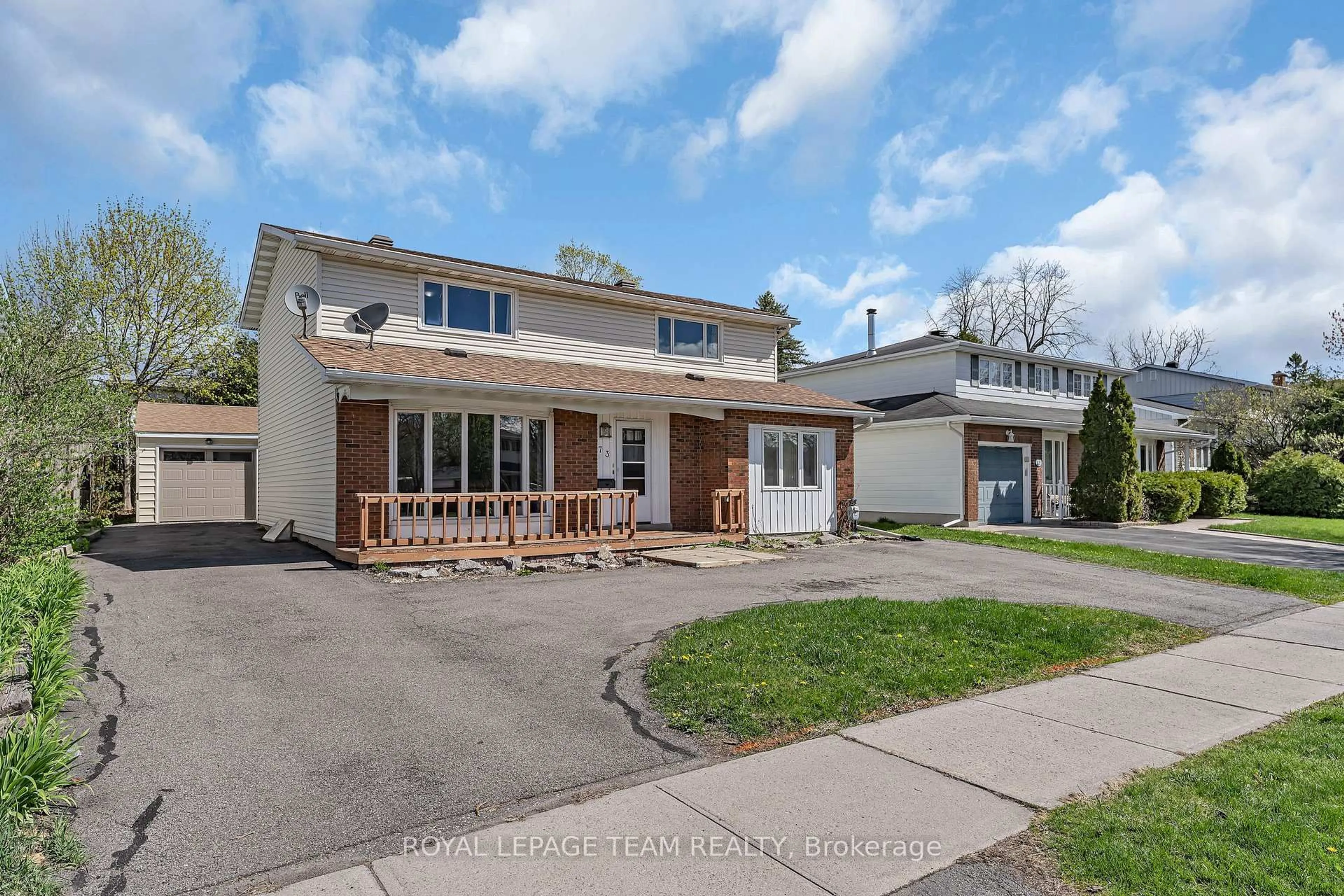 A pic from outside/outdoor area/front of a property/back of a property/a pic from drone, street for 73 Southpark Dr, Ottawa Ontario K1B 3B5