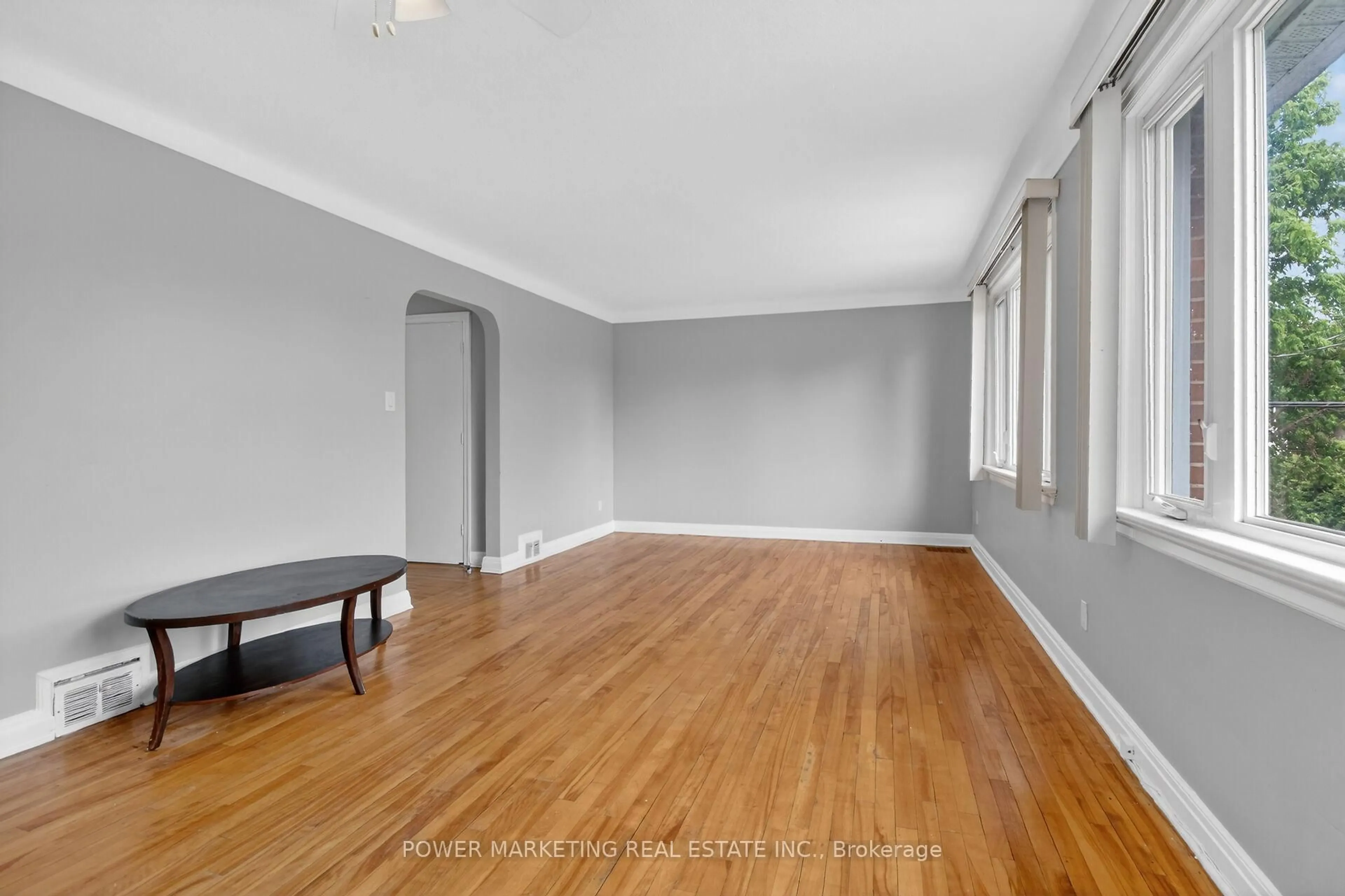 A pic of a room for 391 Greenwood Ave, Ottawa Ontario K2A 0X4