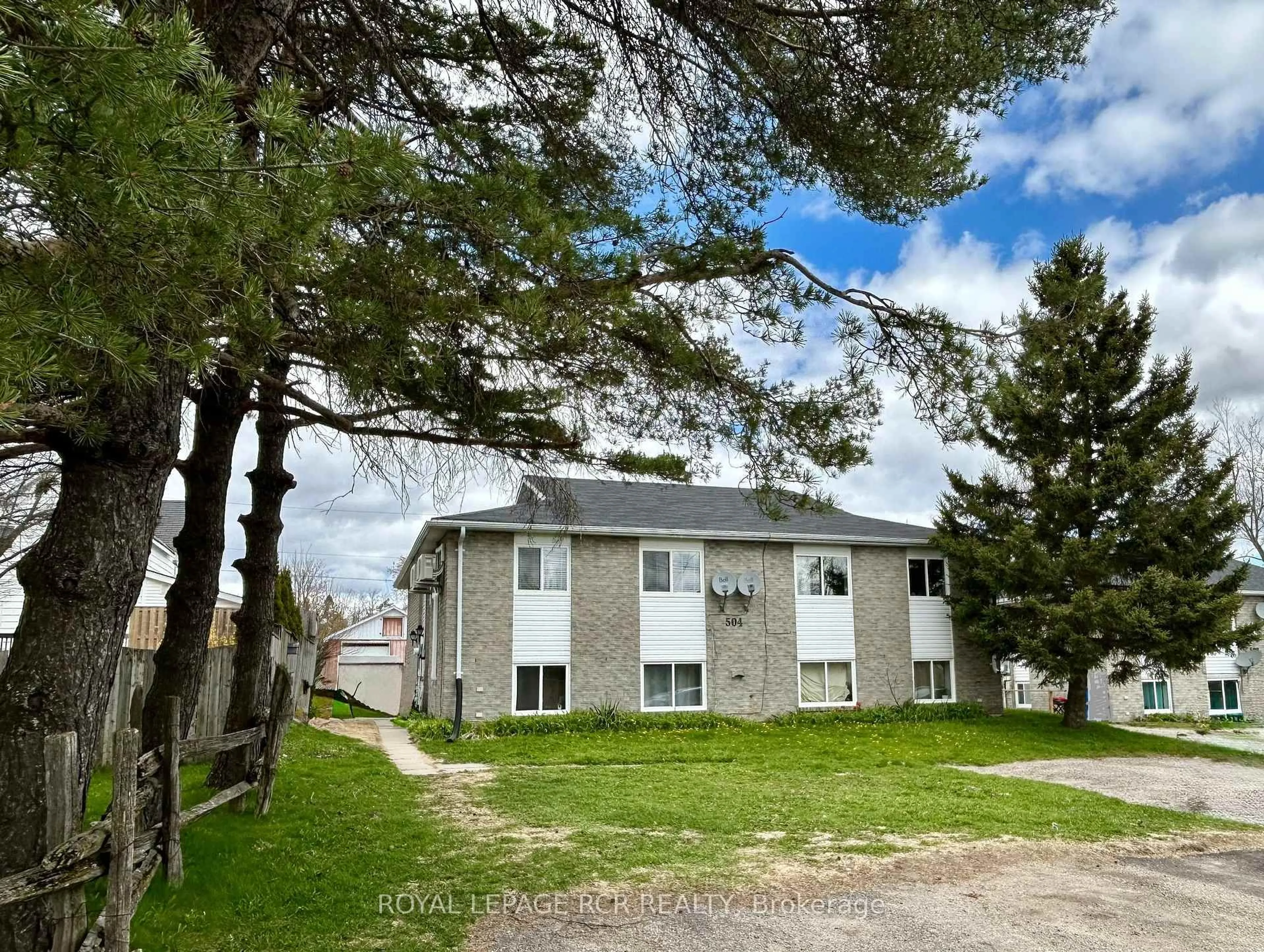 A pic from outside/outdoor area/front of a property/back of a property/a pic from drone, building for 504 Andrew St, Shelburne Ontario L9V 2Z1