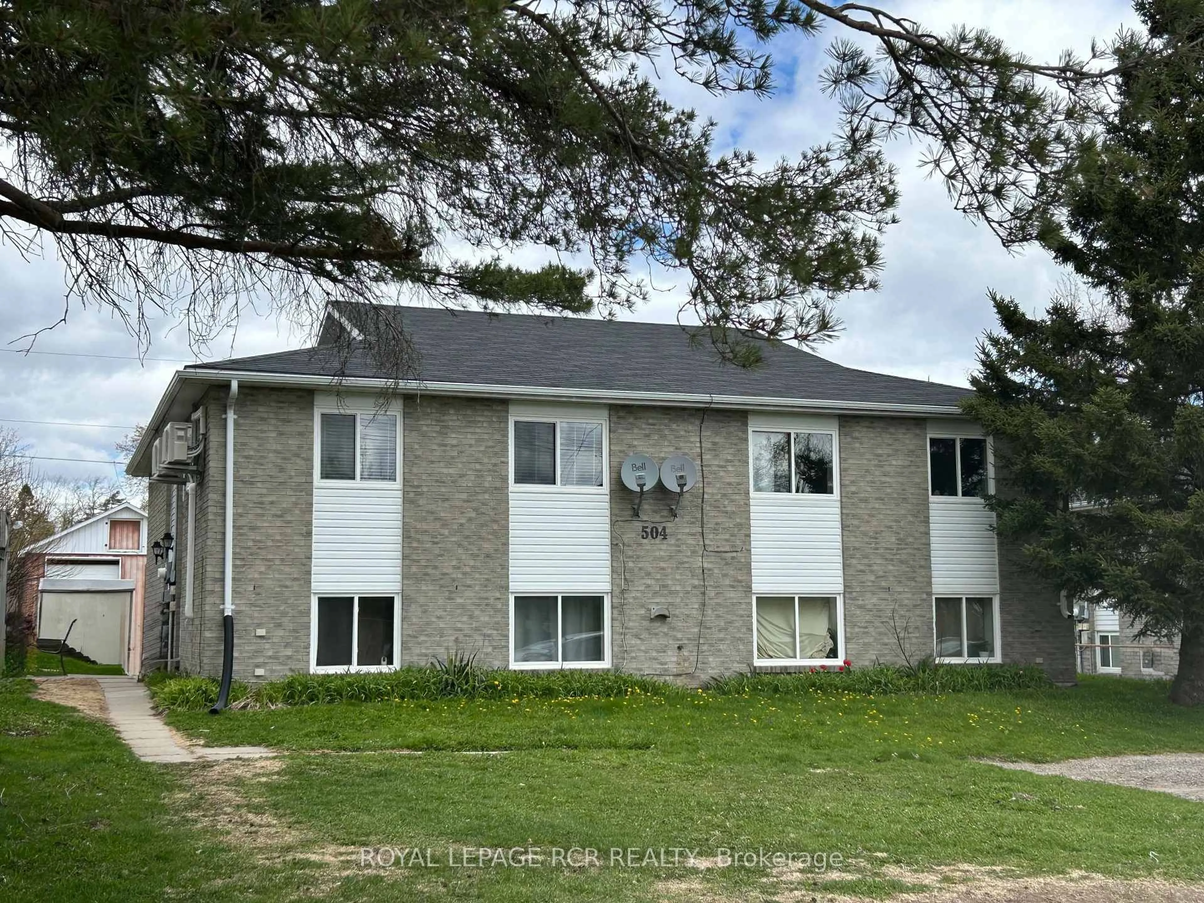 A pic from outside/outdoor area/front of a property/back of a property/a pic from drone, building for 504 Andrew St, Shelburne Ontario L9V 2Z1