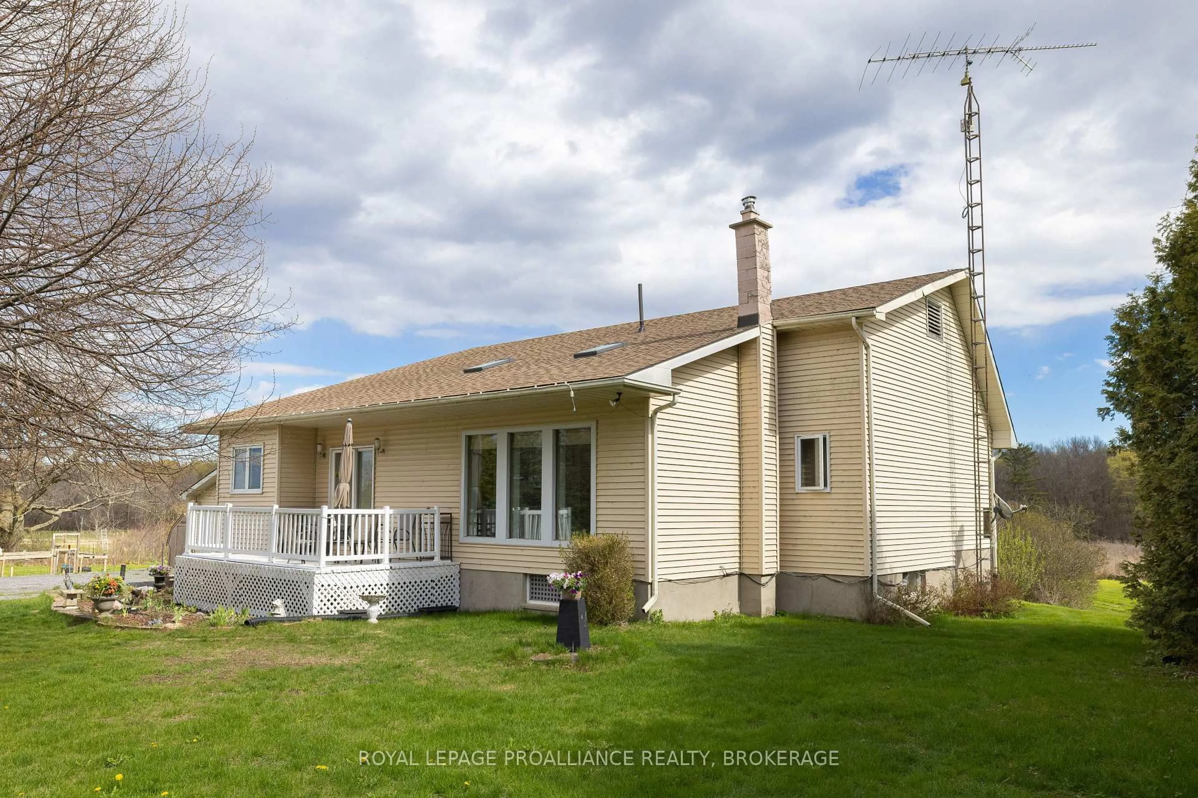 Unknown for 706 Spithead Rd, Gananoque Ontario K7G 2V6