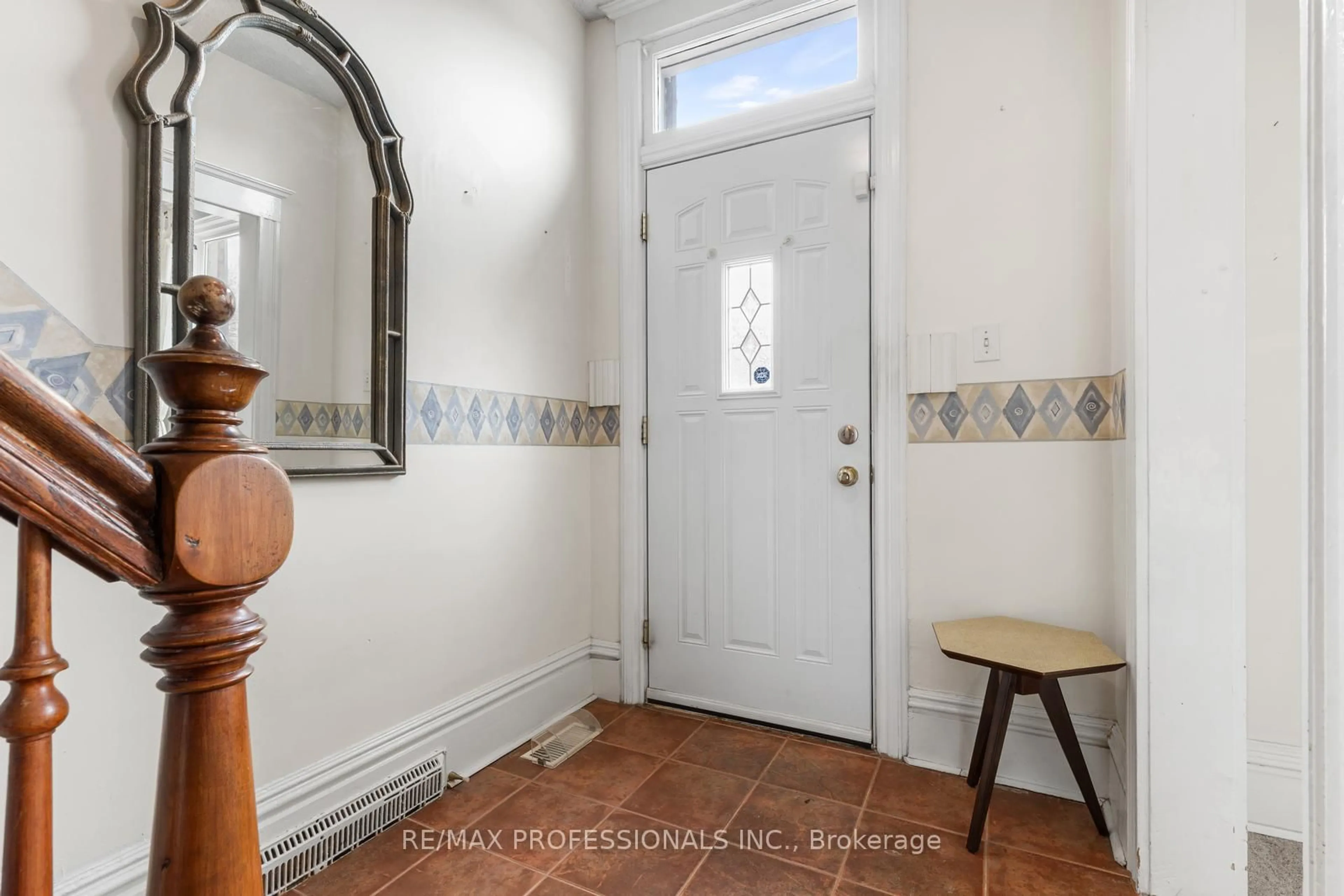 Indoor entryway for 51 Clyde St, Hamilton Ontario L8L 5R5