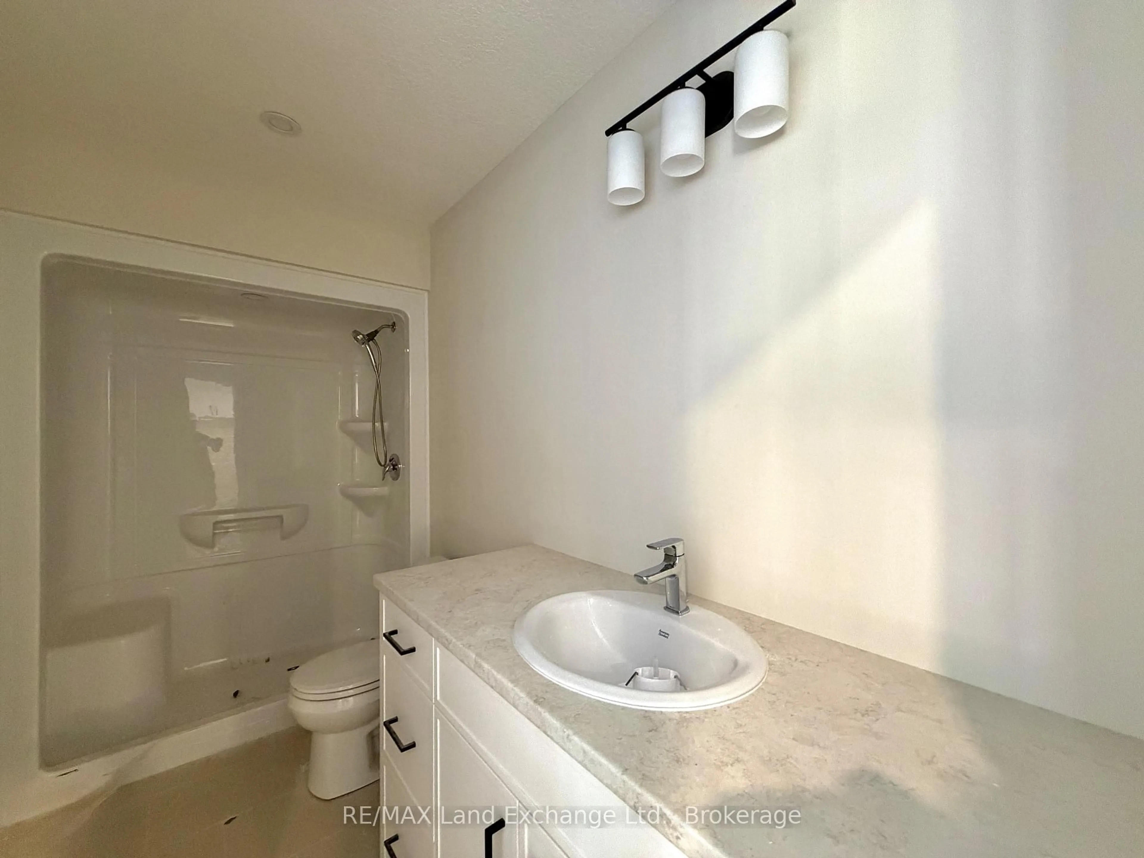Standard bathroom, ceramic/tile floor for 617 Hilker St, Saugeen Shores Ontario N0H 2C4