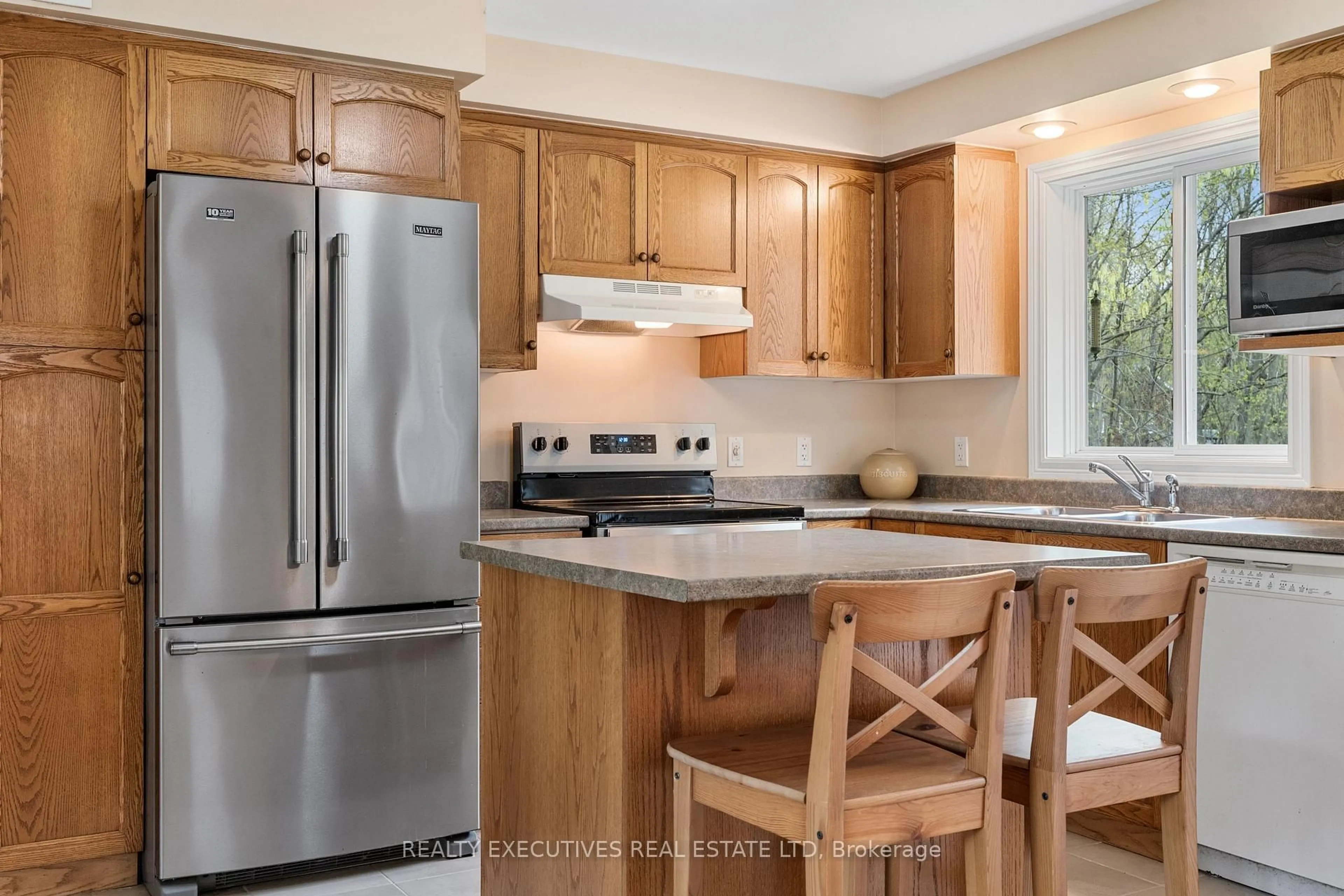Open concept kitchen, unknown for 7645 Lawrence St, Vernon Ontario K0A 3J0