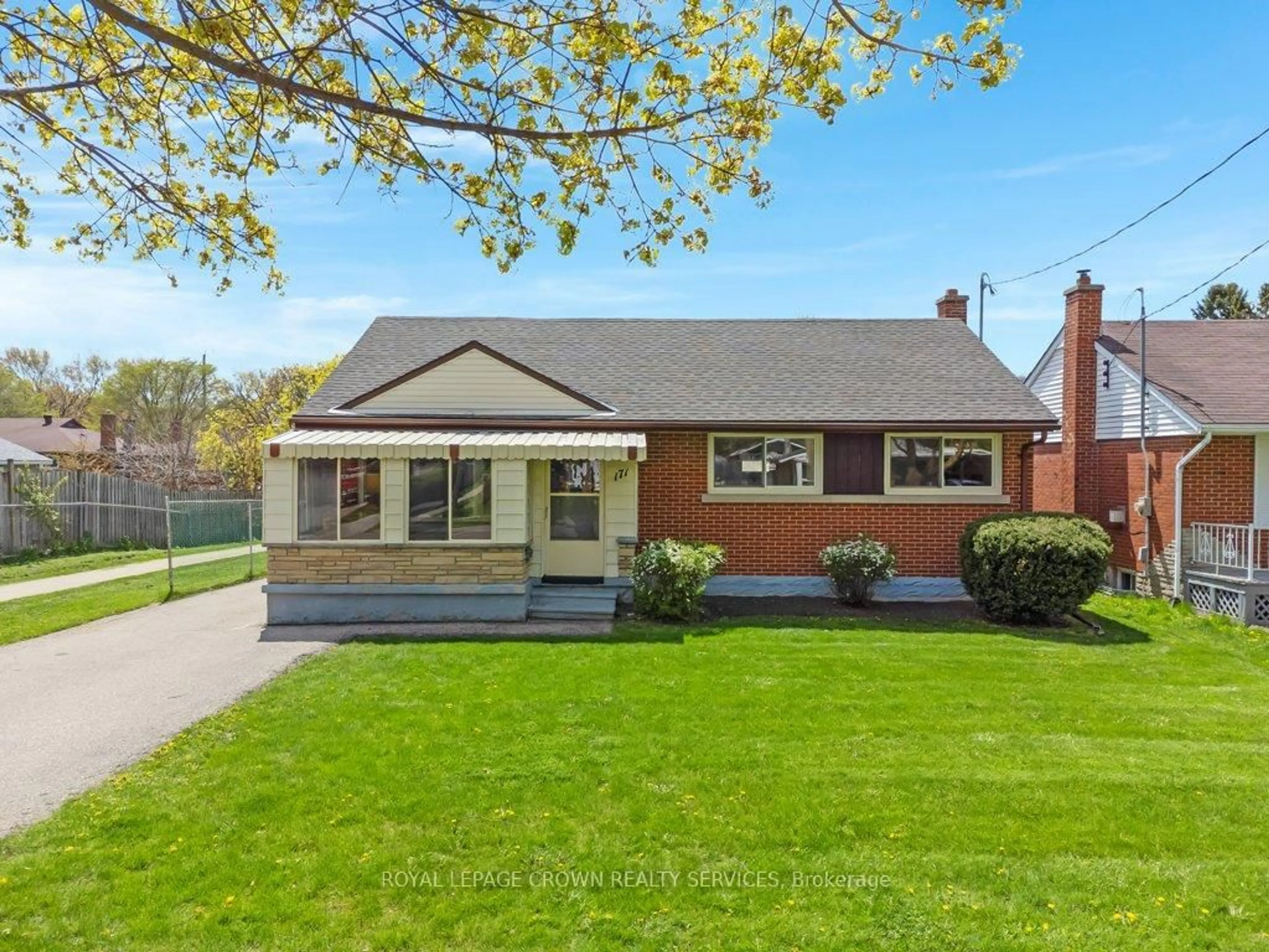 Home with brick exterior material, street for 171 Clark Ave, Kitchener Ontario N2C 1Y1