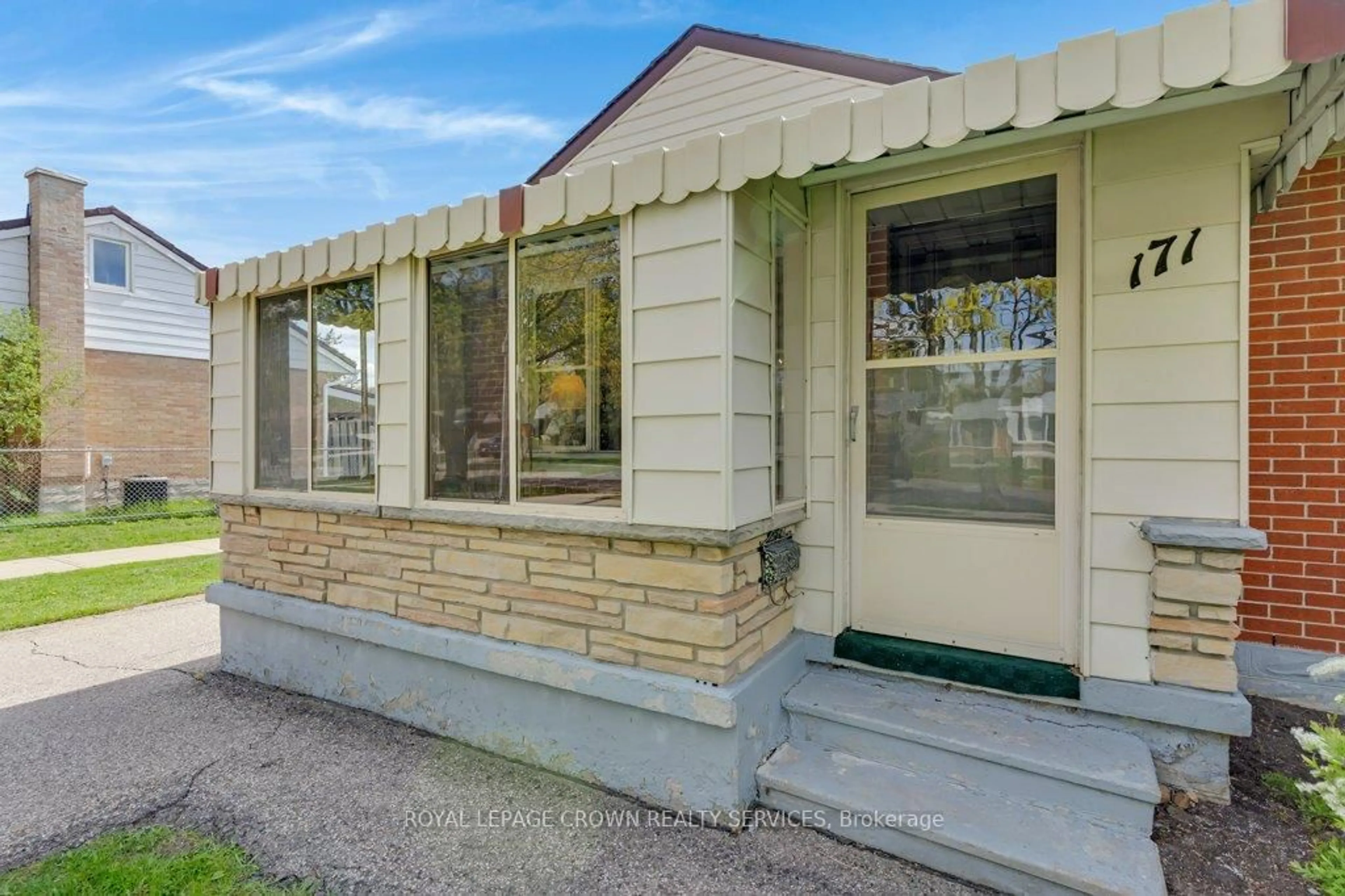 Home with vinyl exterior material, building for 171 Clark Ave, Kitchener Ontario N2C 1Y1