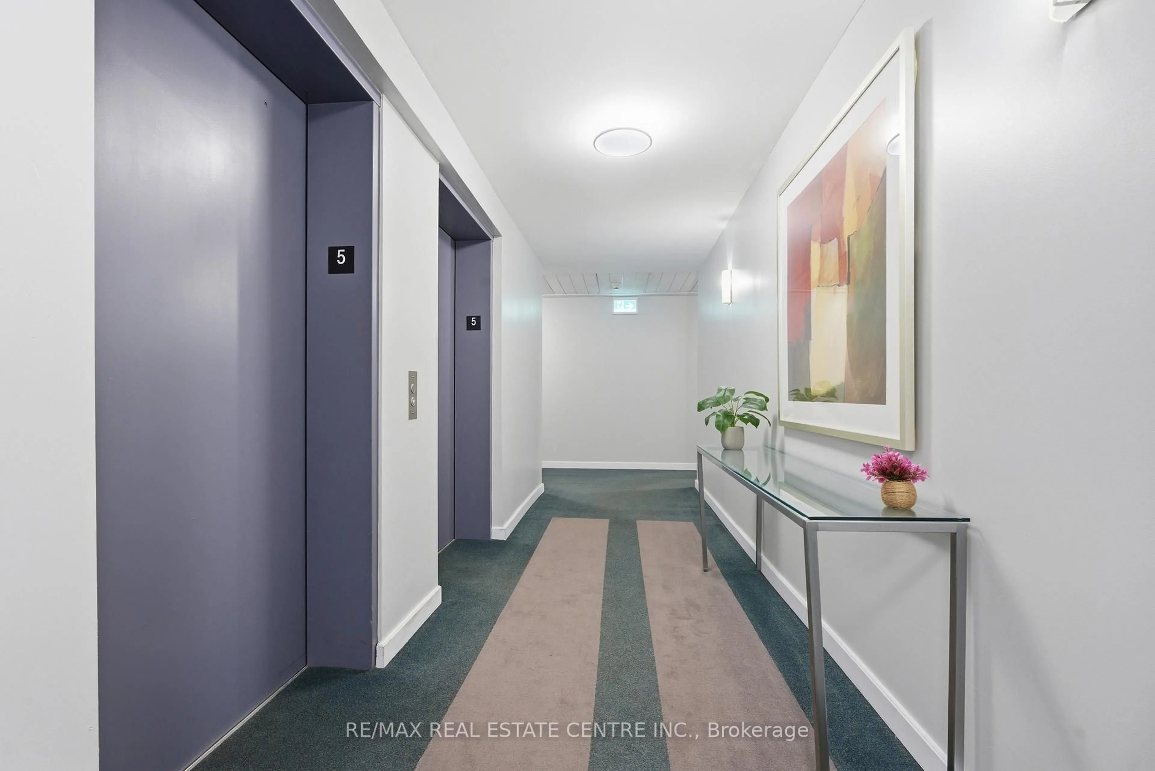 Indoor foyer for 170 Water St #501, Cambridge Ontario N1R 3B6