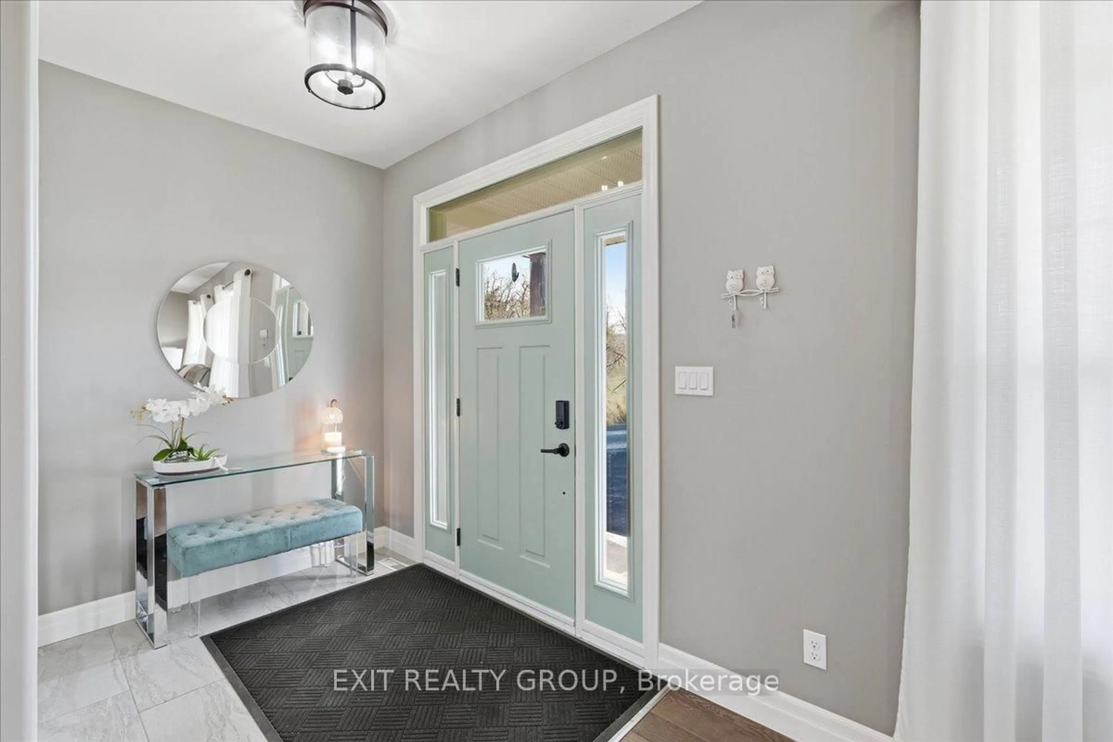 Indoor entryway for 544 Shannon Rd, Tyendinaga Ontario K0K 2V0
