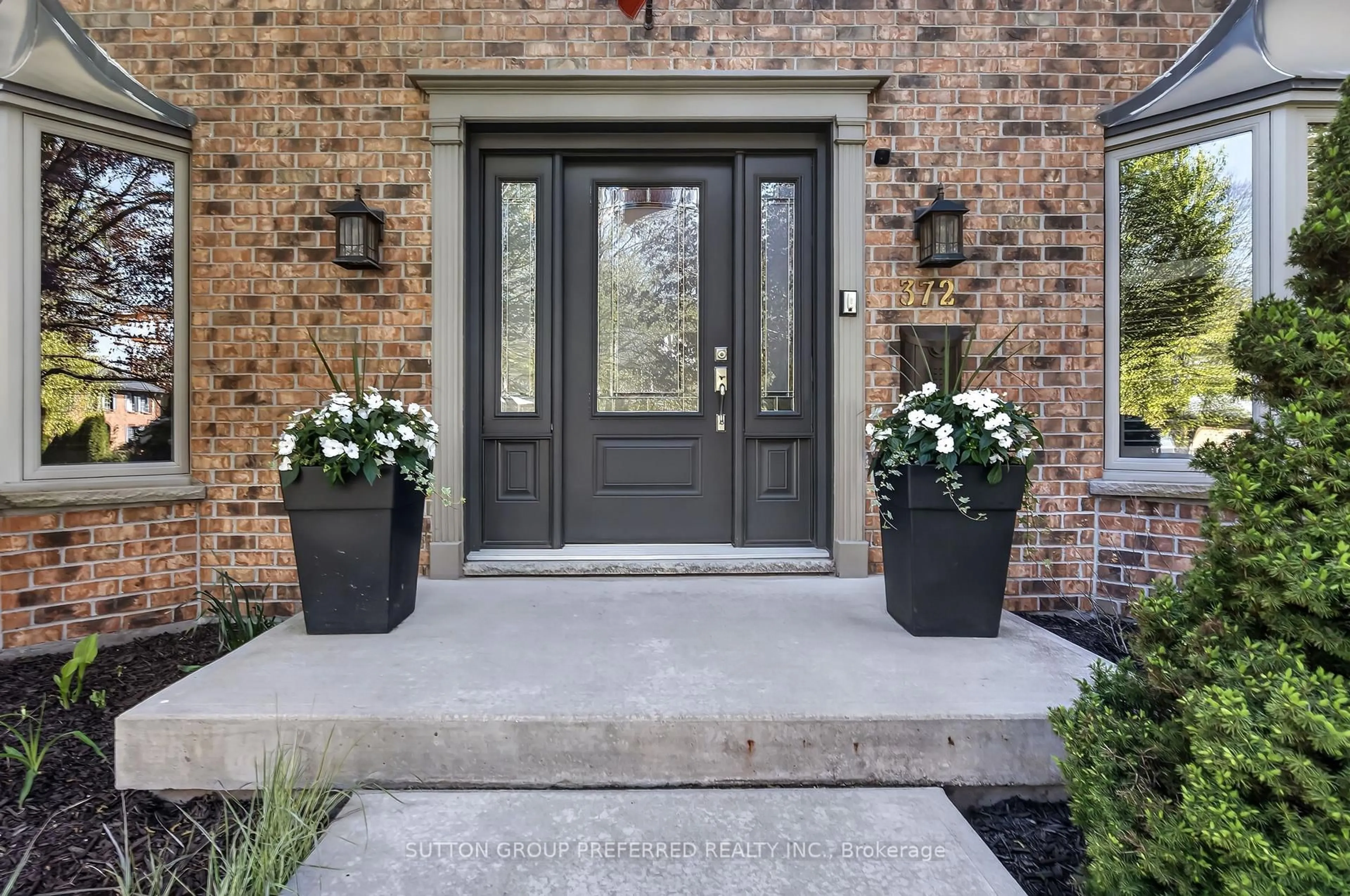 Indoor entryway for 372 Grangeover Ave, London North Ontario N6G 4K5