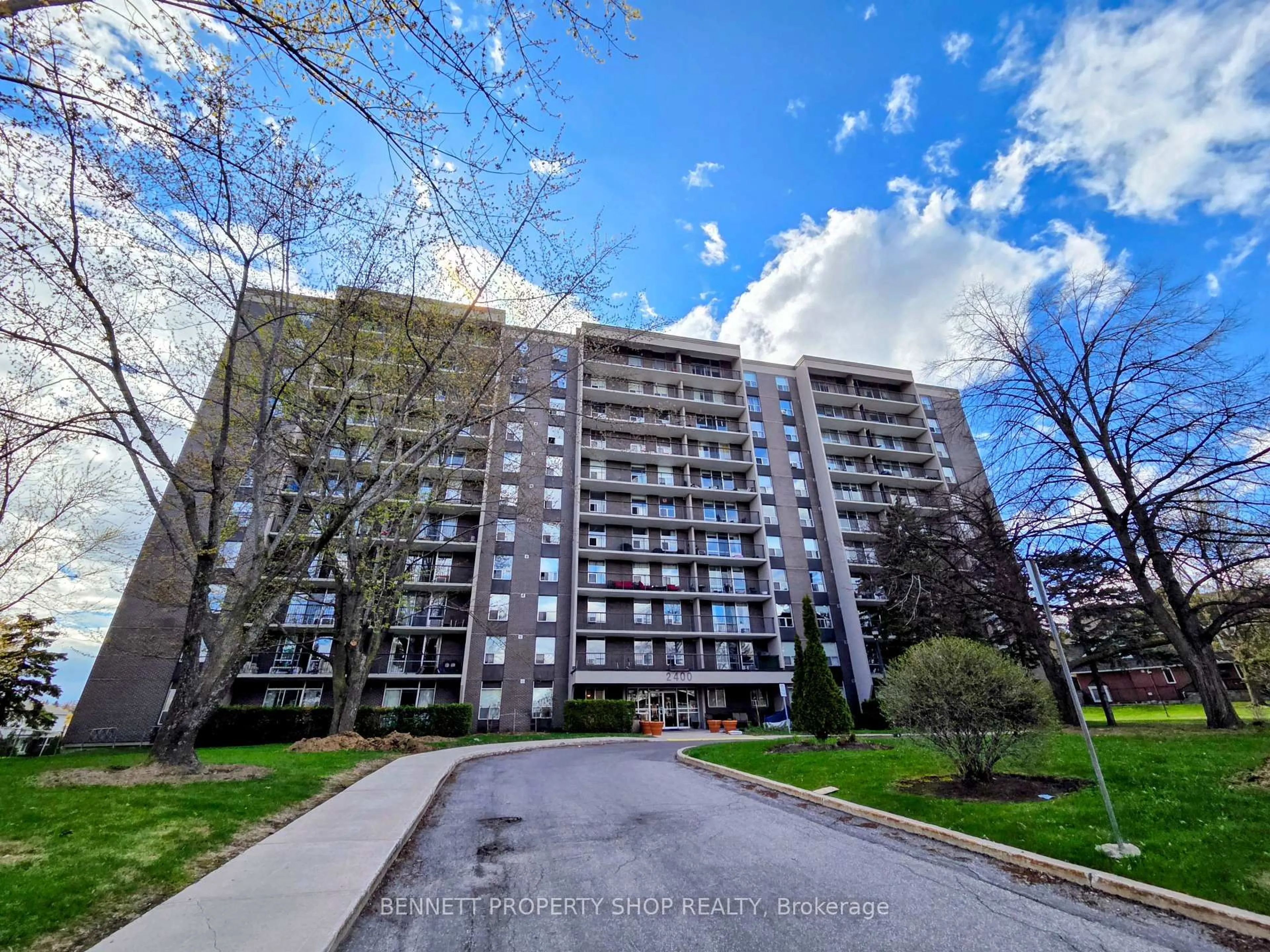 A pic from outside/outdoor area/front of a property/back of a property/a pic from drone, street for 2400 Virginia Dr #1007, Ottawa Ontario K1H 8L3