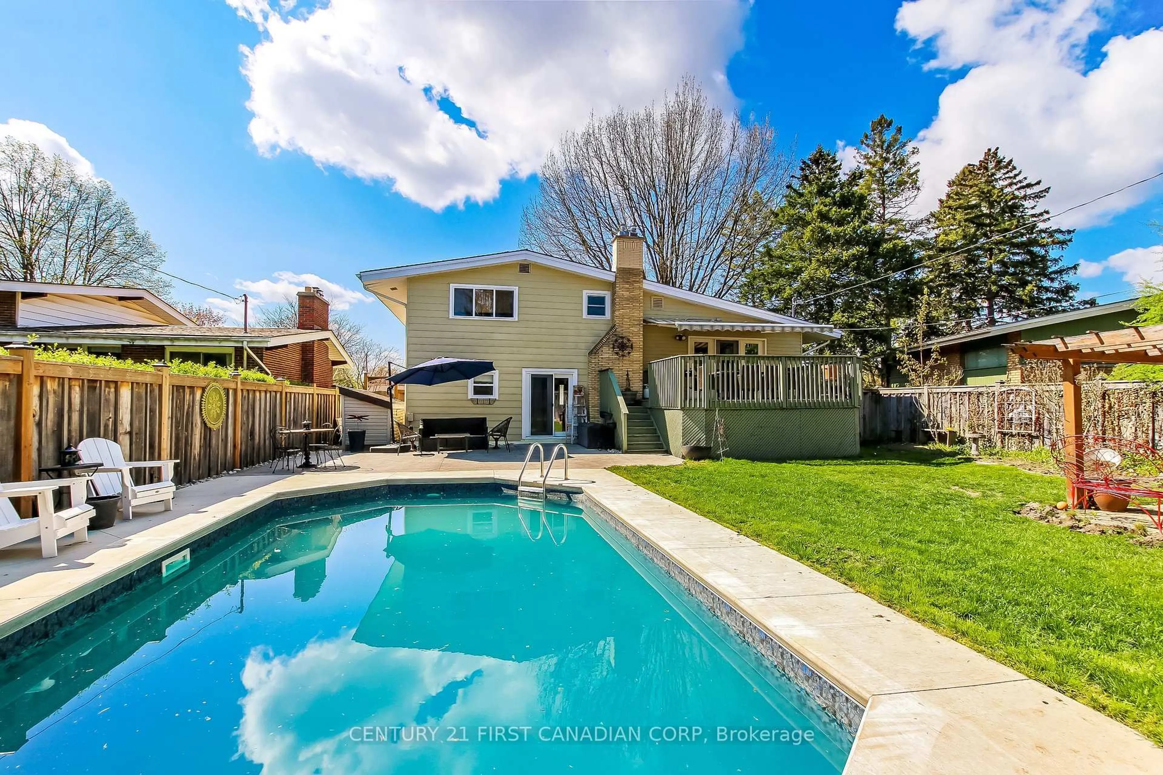 Pool for 276 Southcrest Dr, London South Ontario N6J 1N4