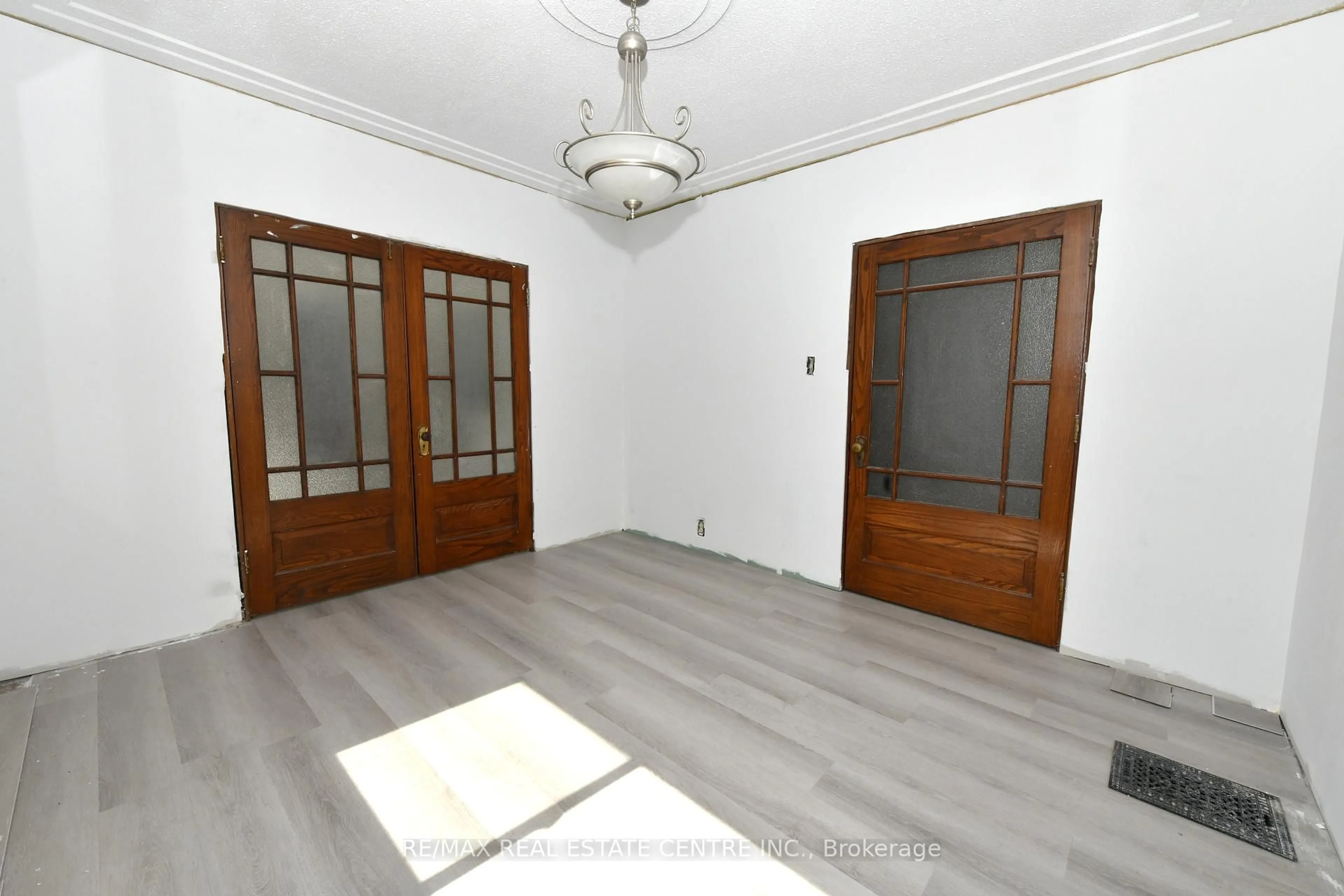 A pic of a room for 540 Wellington Ave, North Perth Ontario N4W 2J5