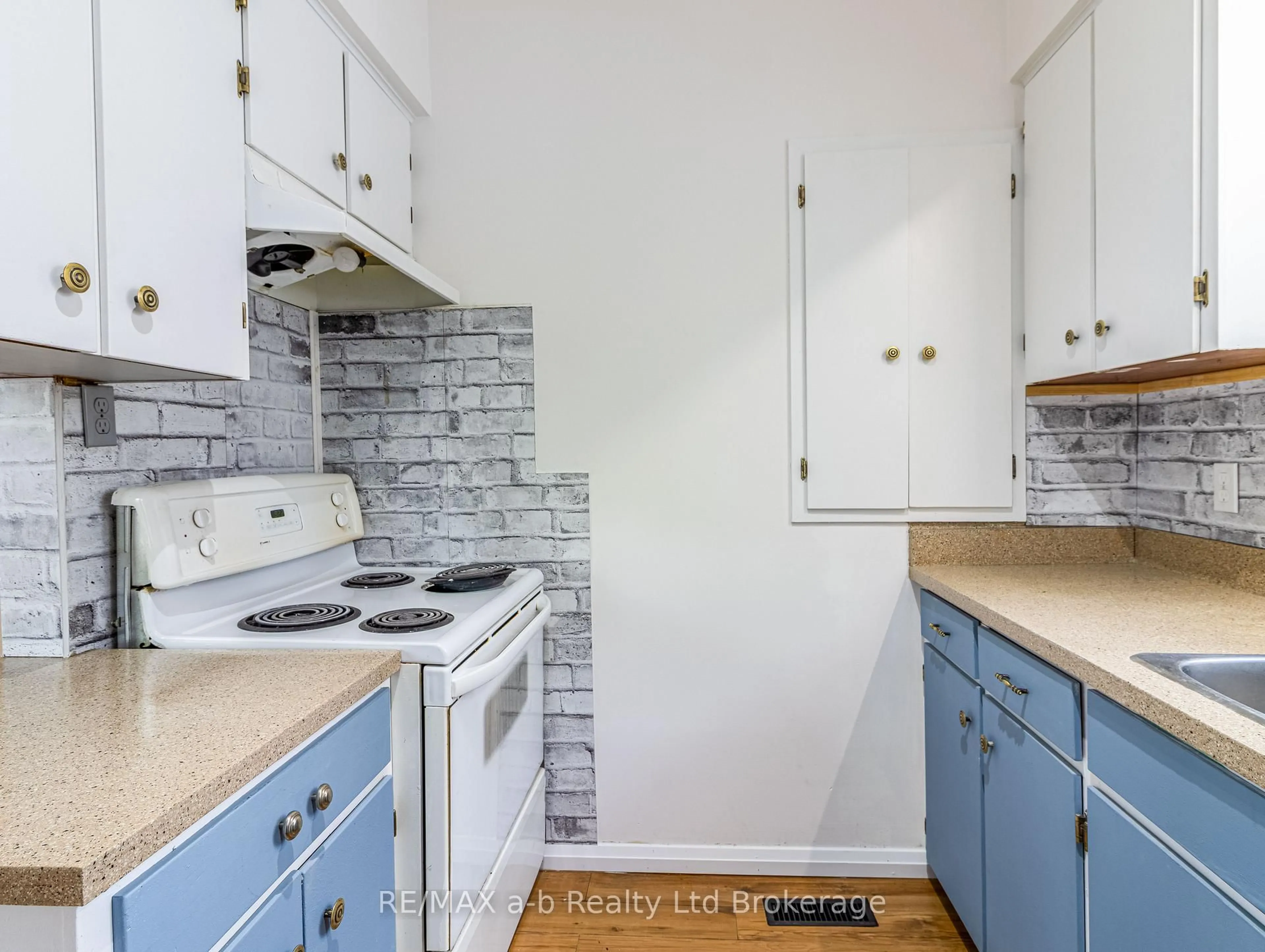 Standard kitchen, unknown for 544 Grace St, Woodstock Ontario N4S 4N8