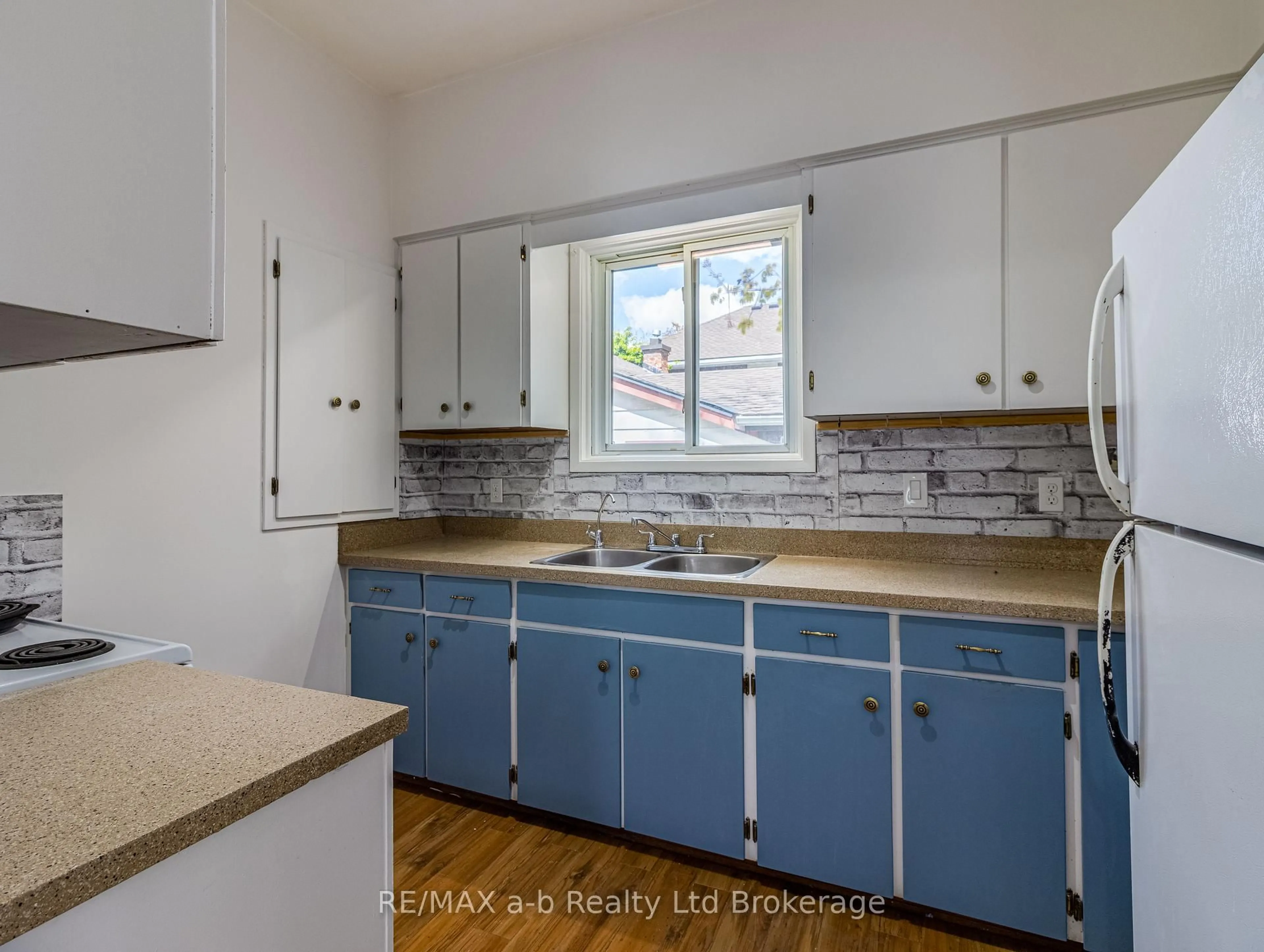 Standard kitchen, unknown for 544 Grace St, Woodstock Ontario N4S 4N8