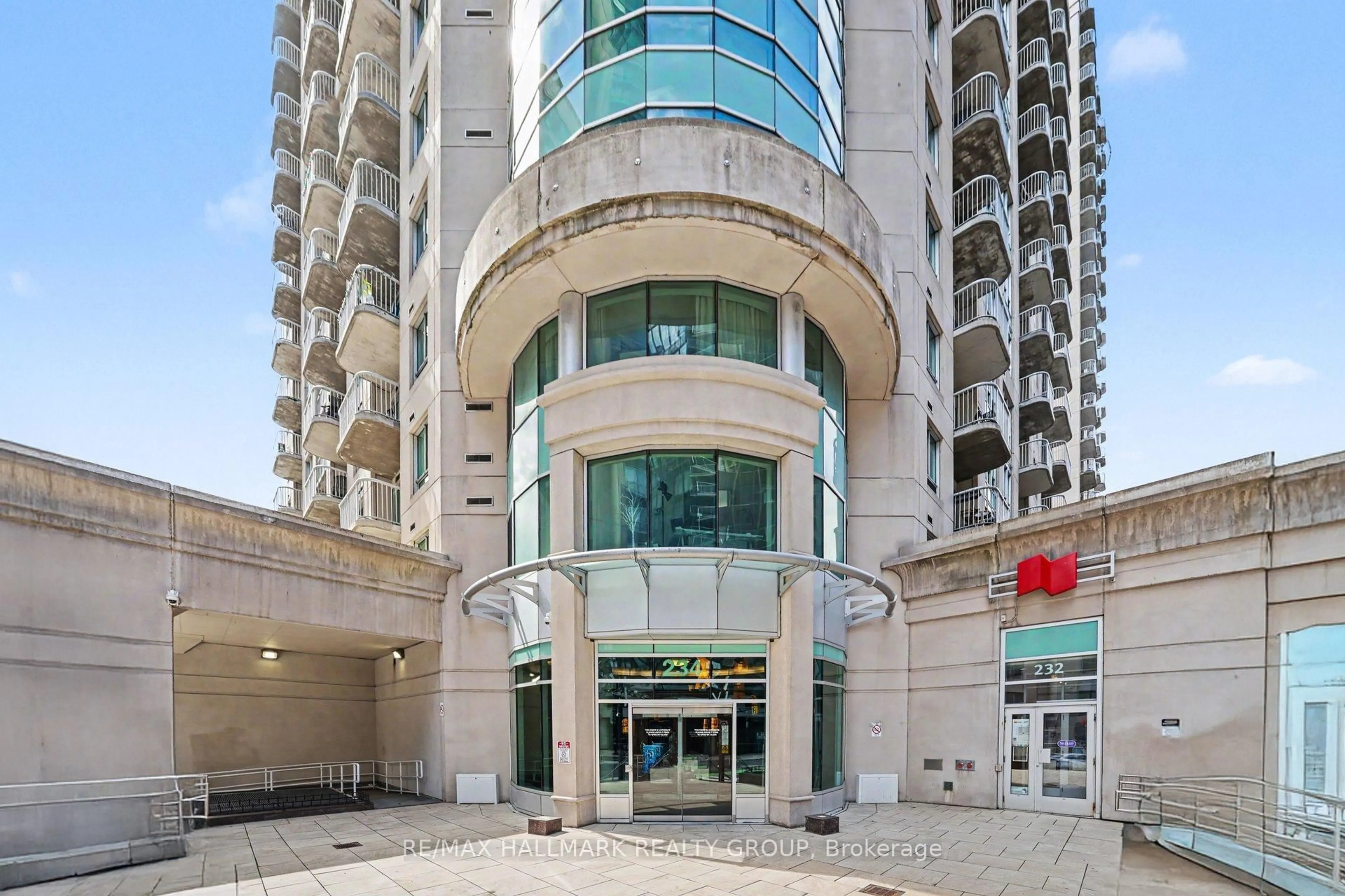 Indoor foyer for 234 Rideau St #1304A, Ottawa Ontario K1N 0A9