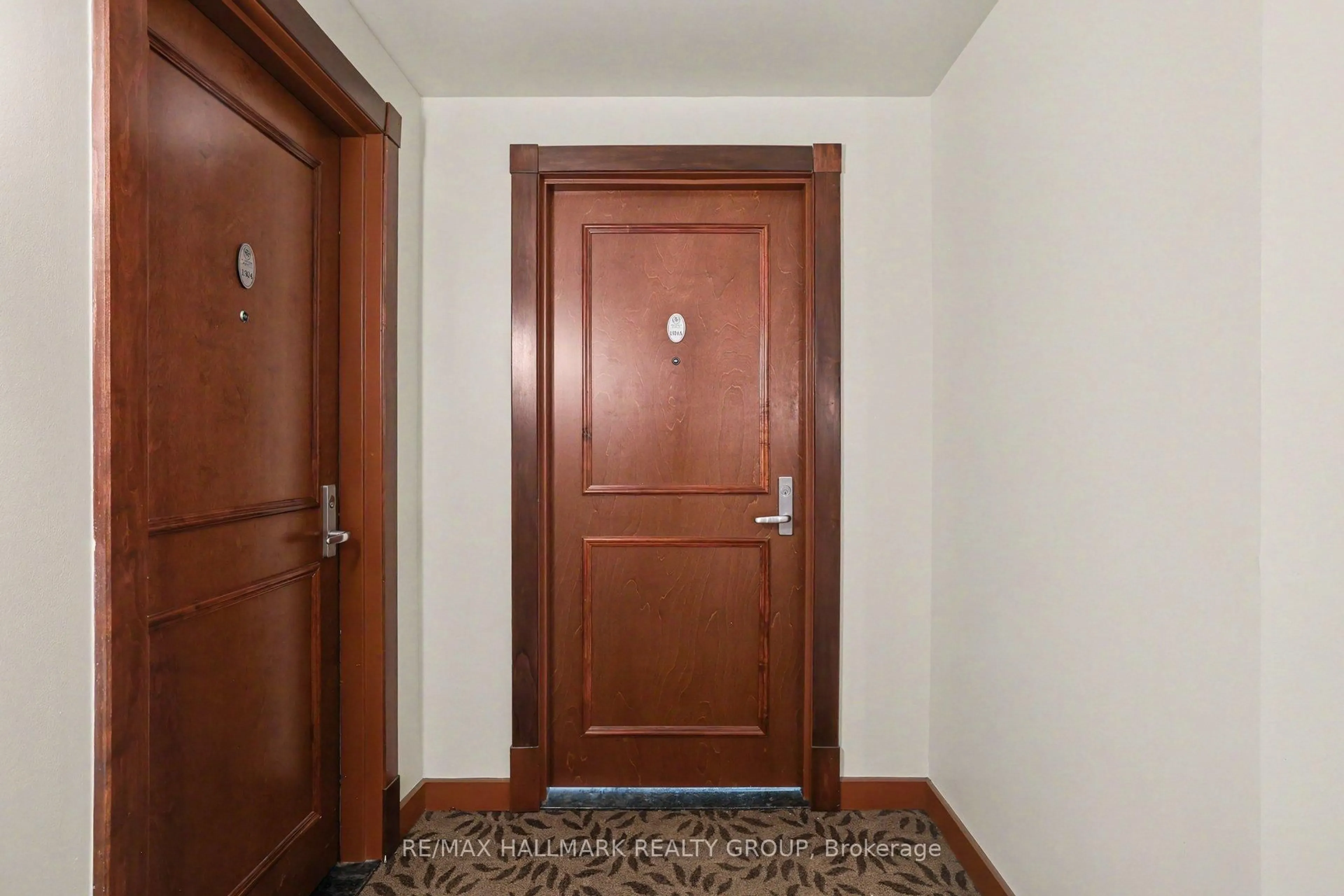 Indoor foyer for 234 Rideau St #1304A, Ottawa Ontario K1N 0A9