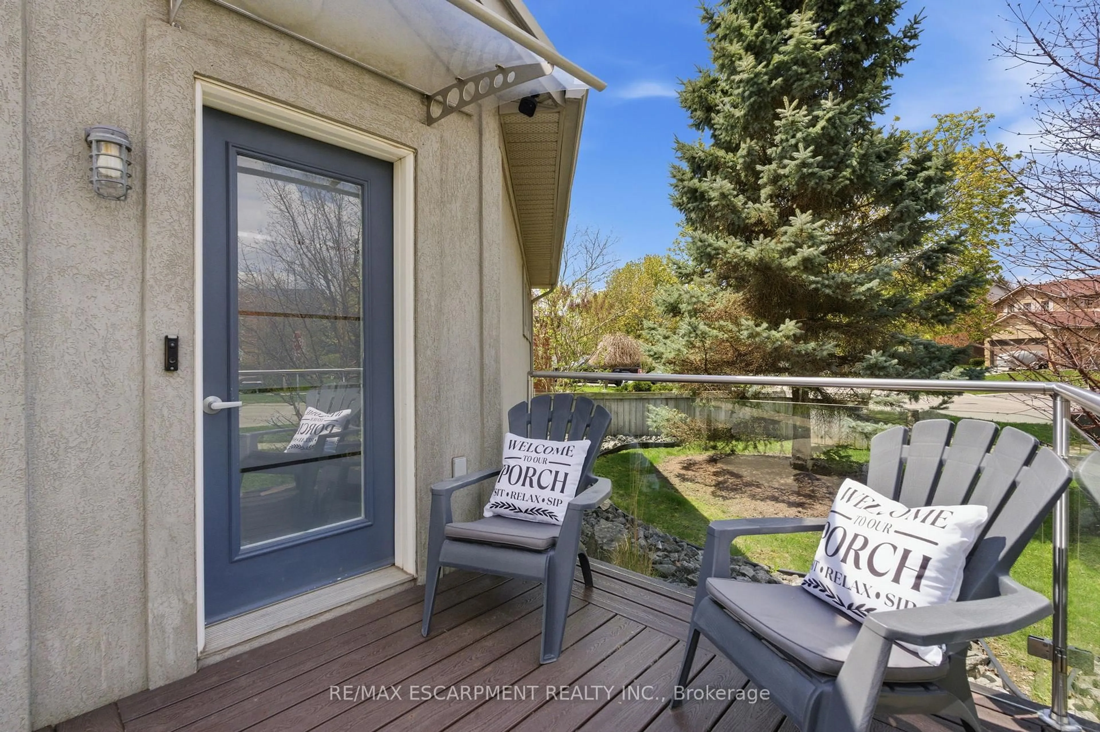 Patio, water/lake/river/ocean view for 10 Rockhaven Lane, Hamilton Ontario L8B 0H7