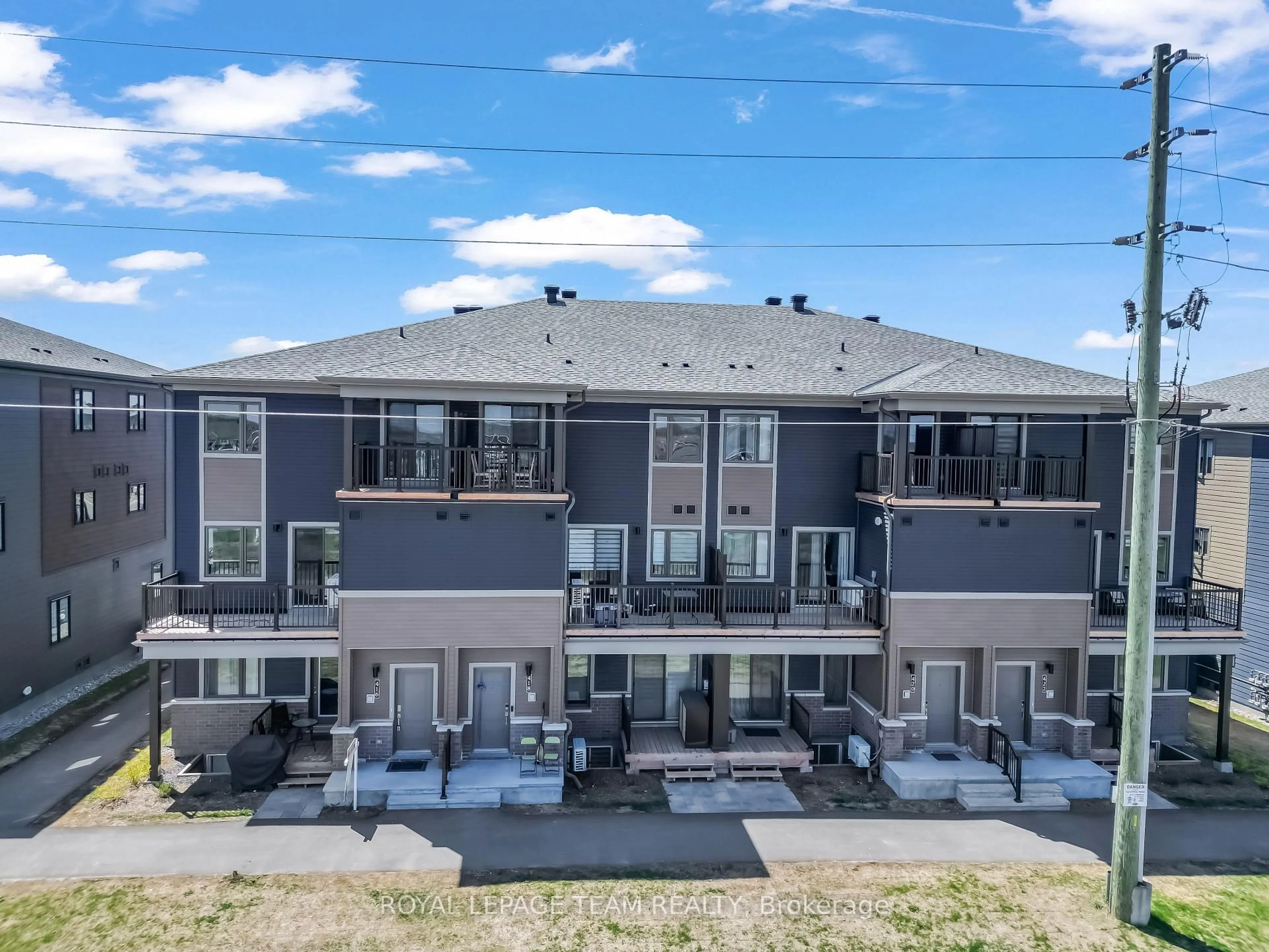 A pic from outside/outdoor area/front of a property/back of a property/a pic from drone, unknown for 416 Parnian Private, Ottawa Ontario K2J 7K6