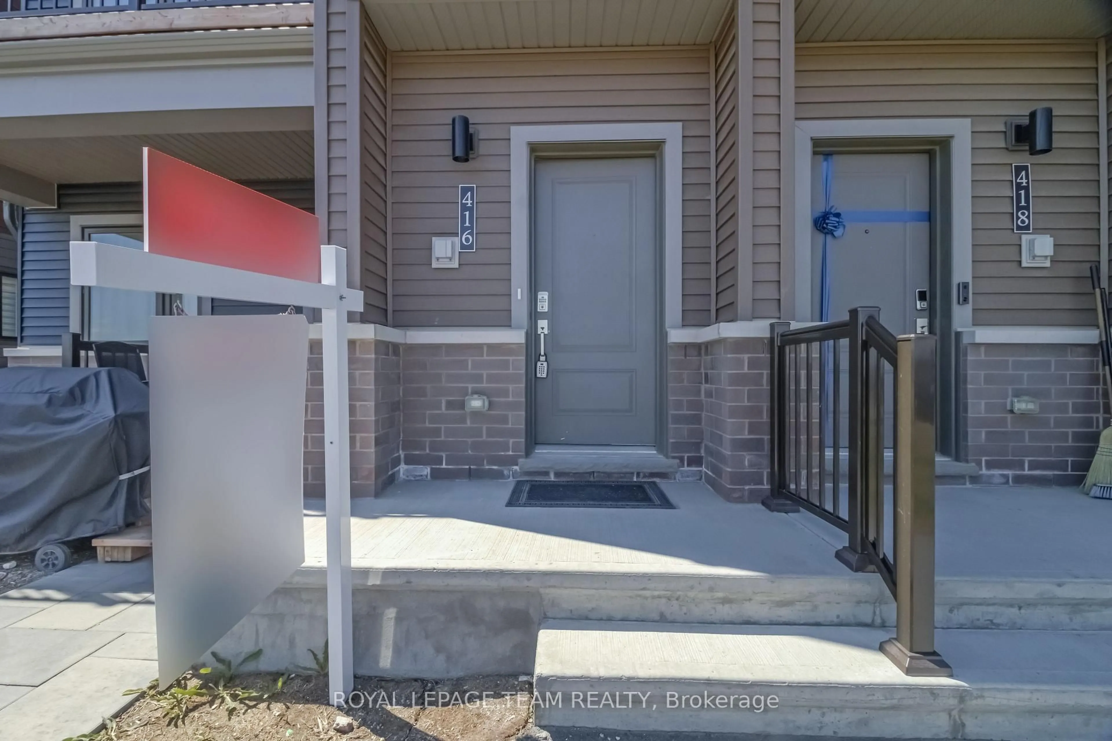 Indoor entryway for 416 Parnian Private, Ottawa Ontario K2J 7K6
