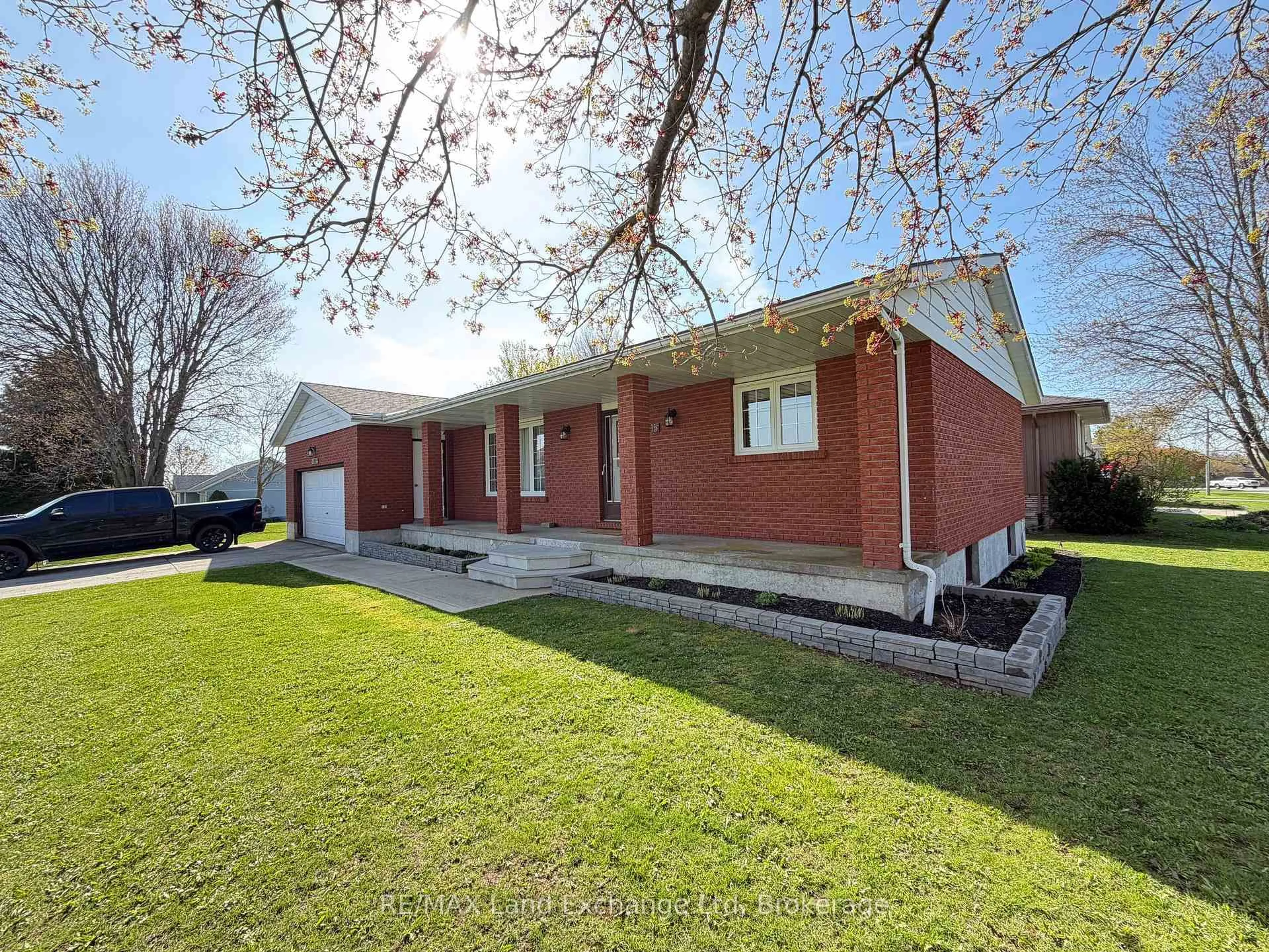 A pic from outside/outdoor area/front of a property/back of a property/a pic from drone, street for 15 Mitchell St, South Bruce Ontario N0G 1S0