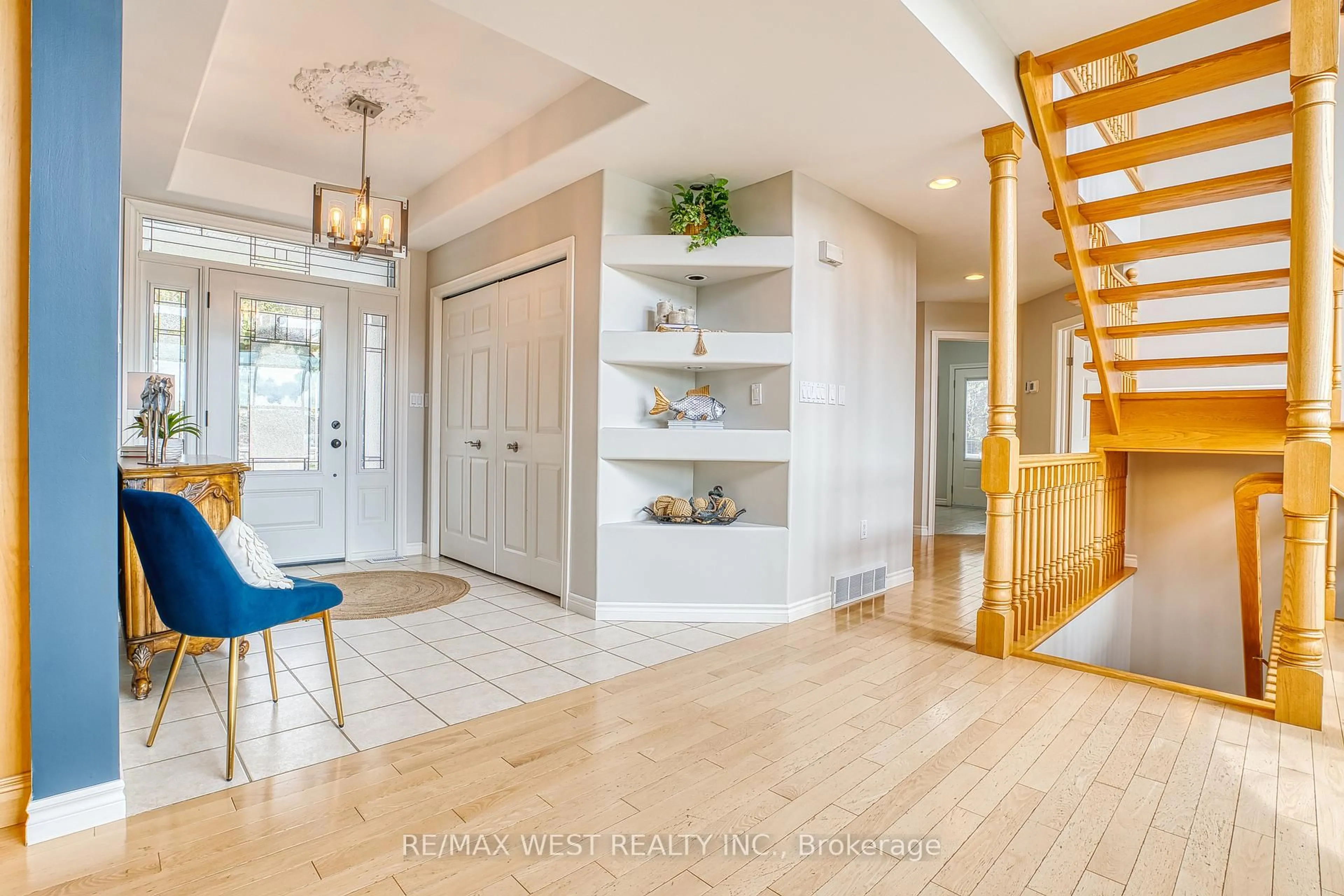 Indoor entryway for 461 Lake Rosalind Rd 4 Rd, Brockton Ontario N4N 3B9