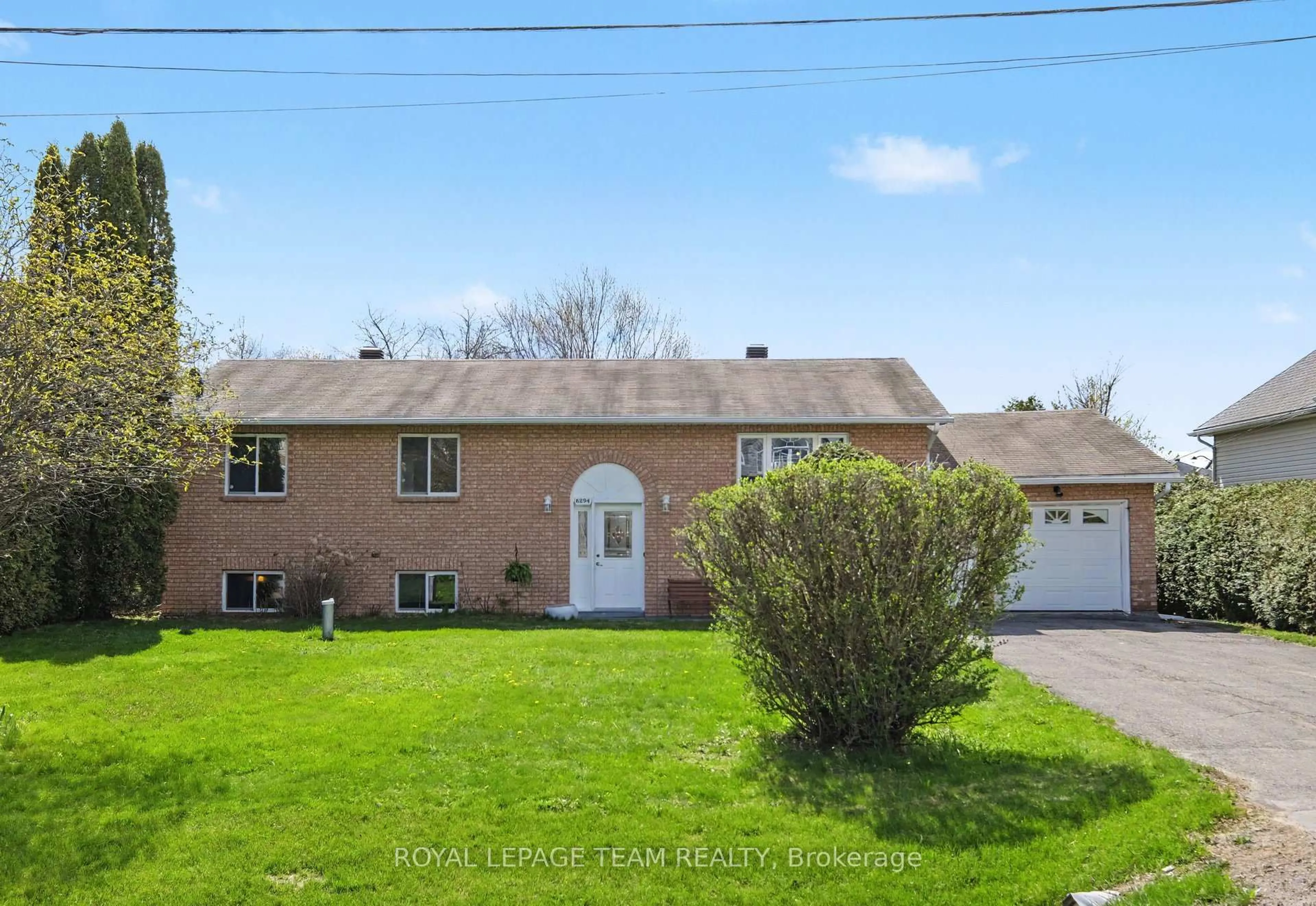 Home with brick exterior material, street for 6294 Ottawa St, Richmond Ontario K0A 2Z0