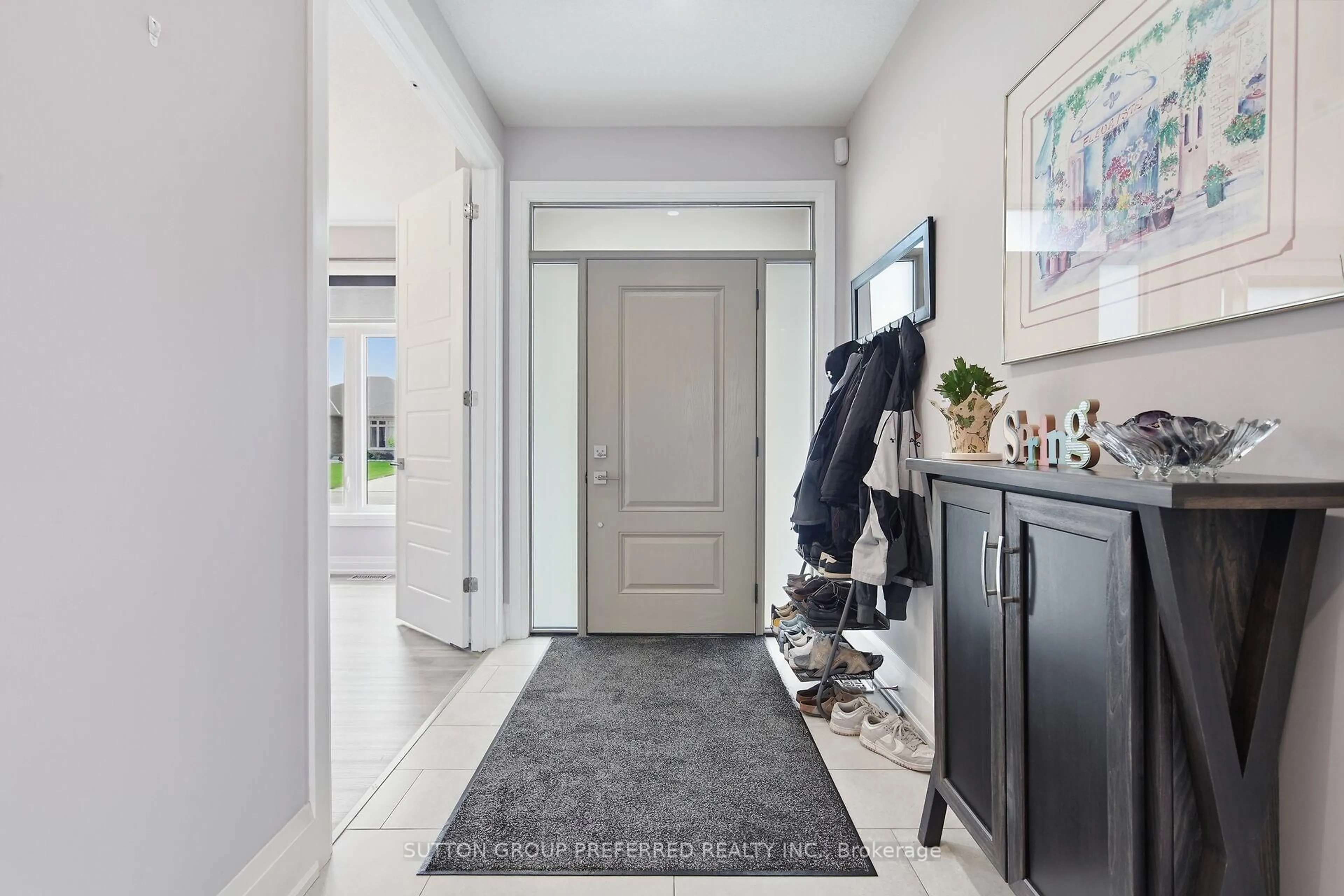 Indoor entryway for 215 Leitch St, Dutton/Dunwich Ontario N0L 1J0