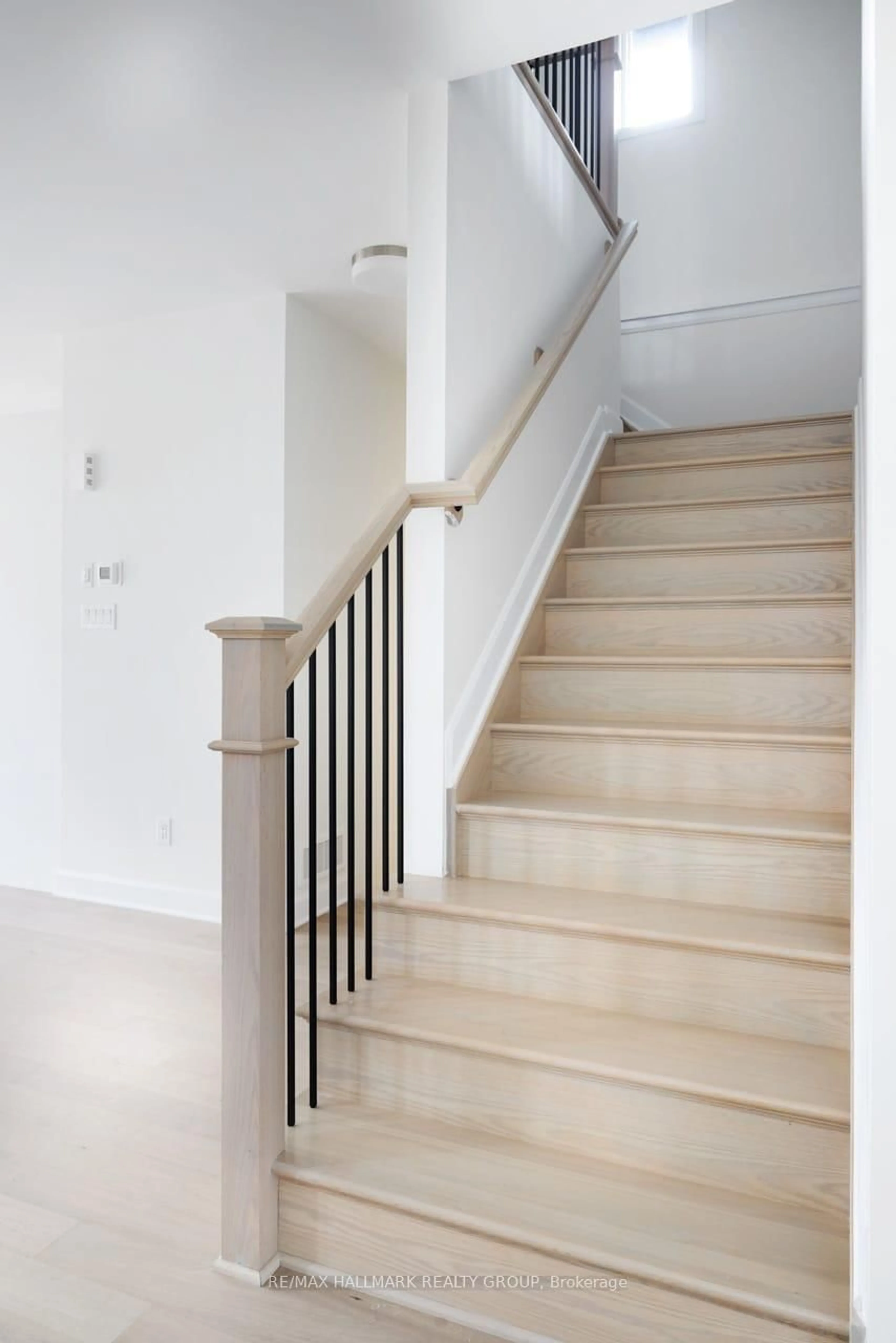 Stairs for 683 Persimmon Way, Ottawa Ontario K1C 1T1