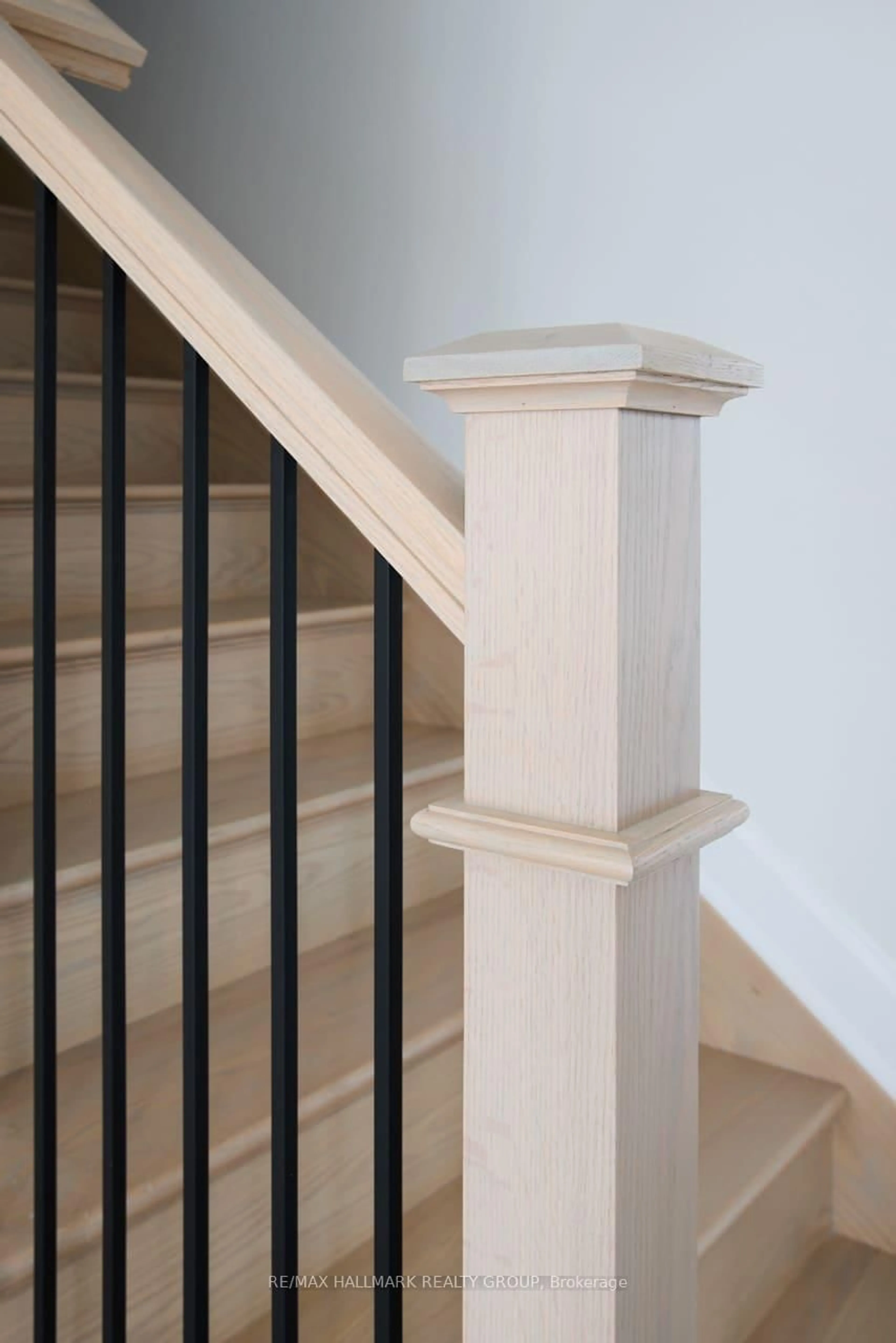 Stairs for 683 Persimmon Way, Ottawa Ontario K1C 1T1
