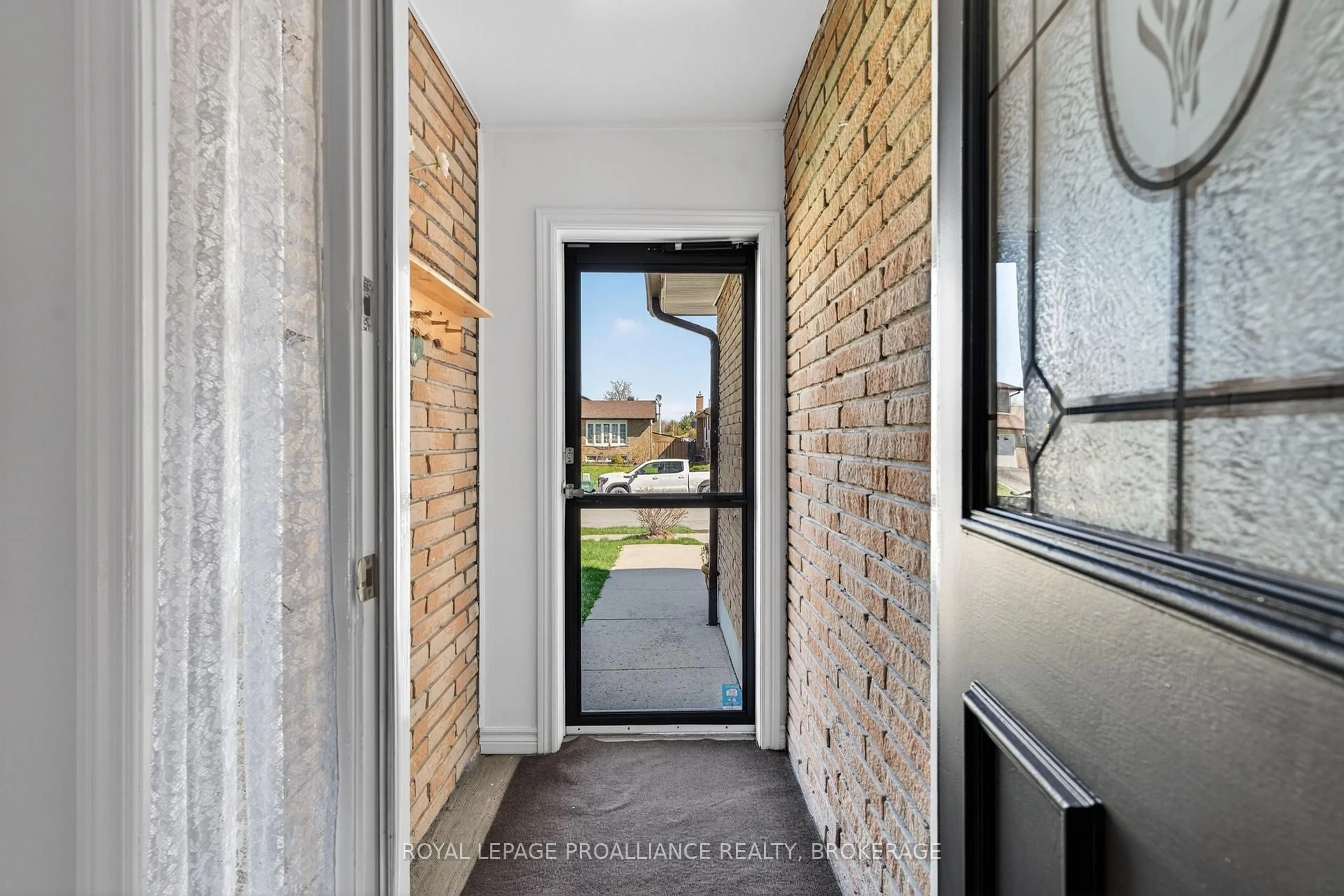 Indoor entryway for 75 Windfield Cres, Kingston Ontario K7K 6G6